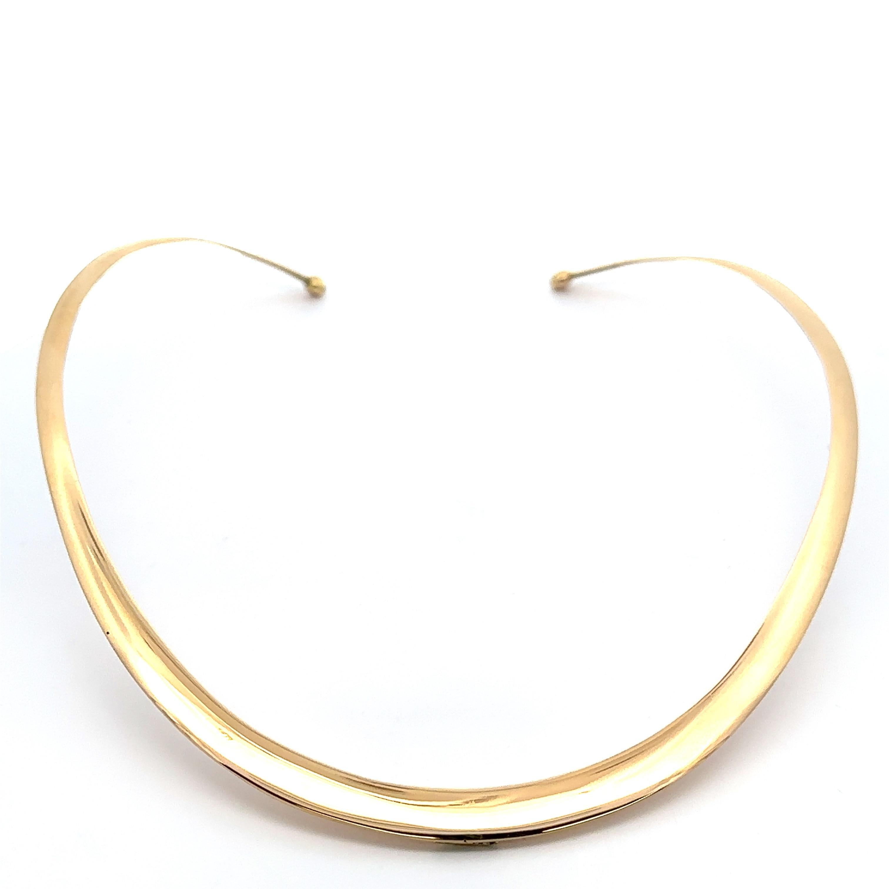 Collana con collare a torciglione aperto graduato in oro giallo 18k lucido con cappio girevole in vendita 1