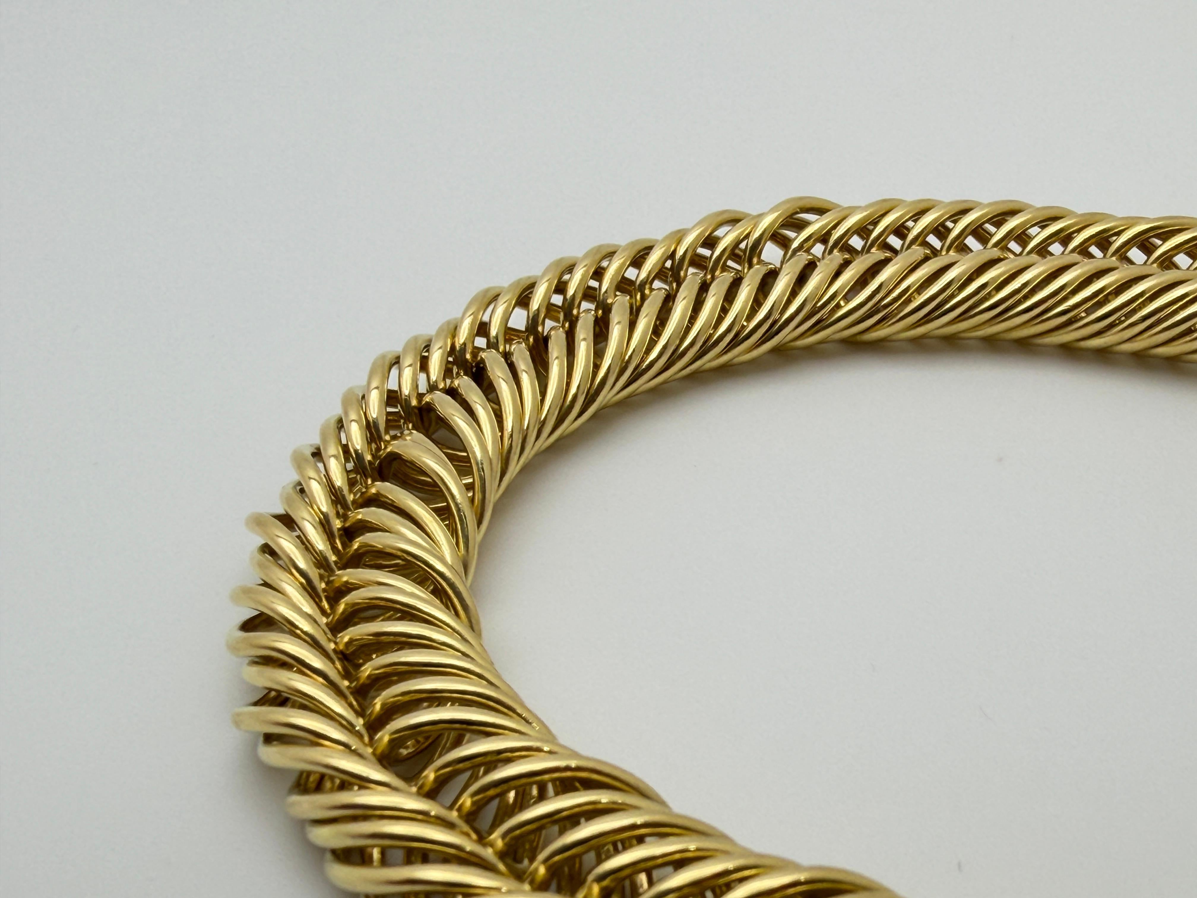 Bracelet à maillons tressés en or jaune 18K avec fermoir à diamants Pomellato Bon état - En vente à Westport, CT