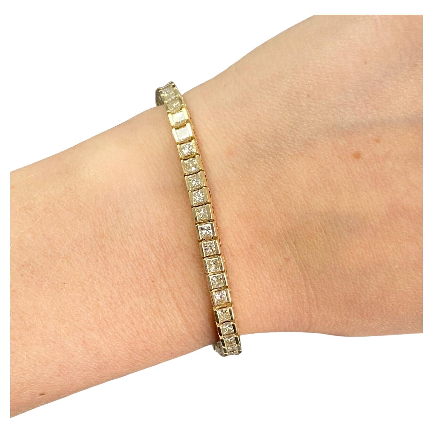 Bracciale tennis con diamanti taglio principessa in oro giallo 18k con un peso di 4,35 carati
