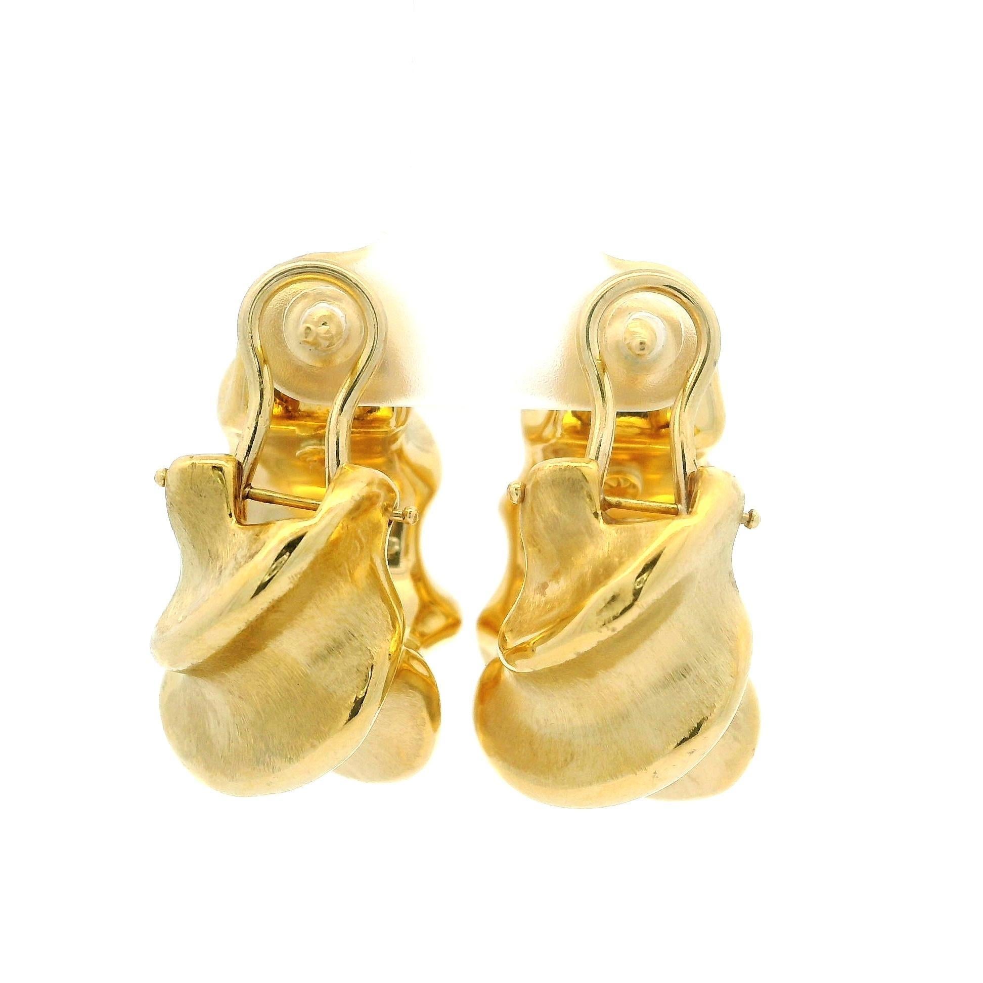 18k Yellow Gold Puffed Dual Finish Wavy Large Hoop Cuff Omega Earrings For Sale 1