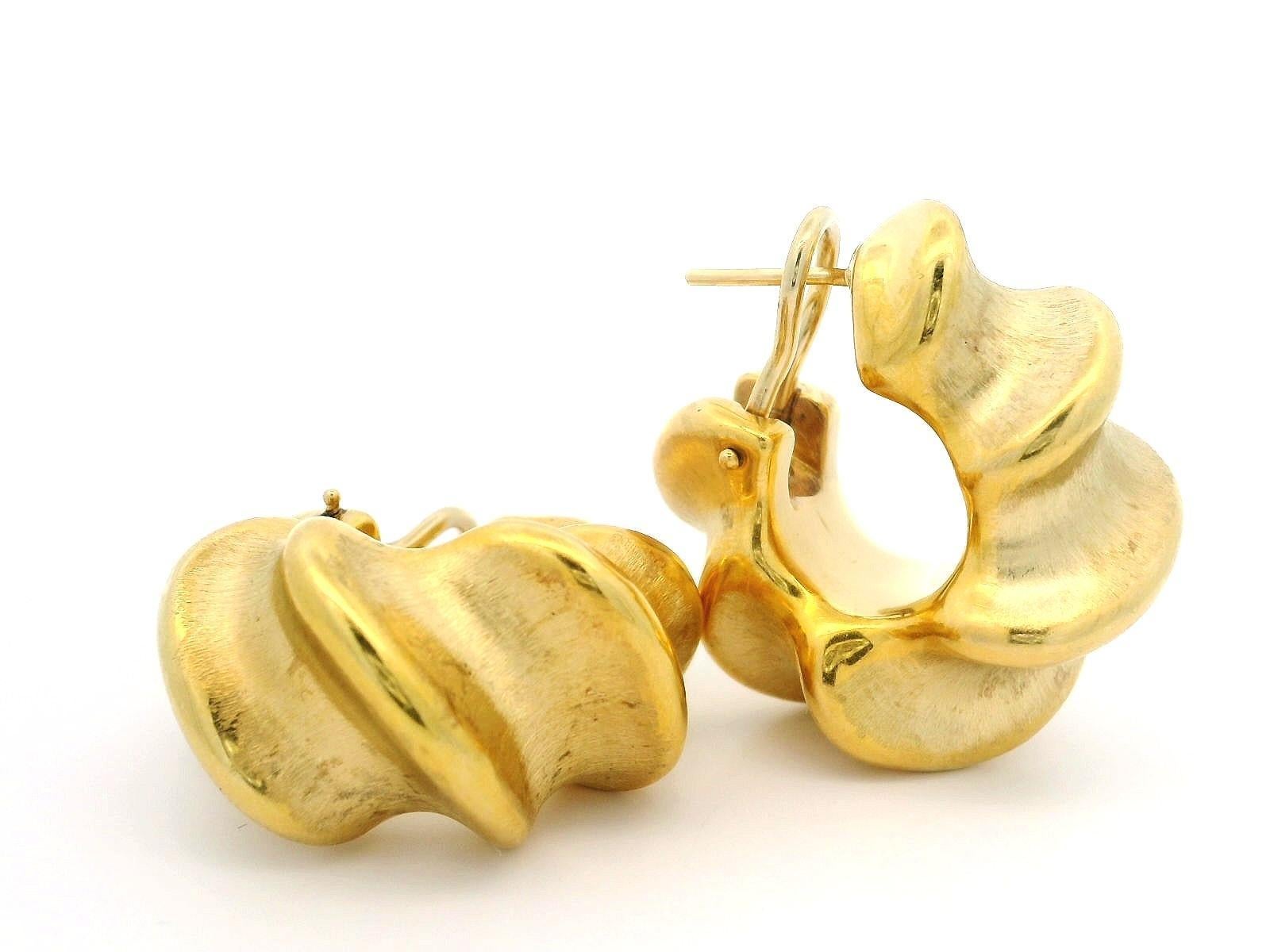 18k Yellow Gold Puffed Dual Finish Wavy Large Hoop Cuff Omega Earrings For Sale 4