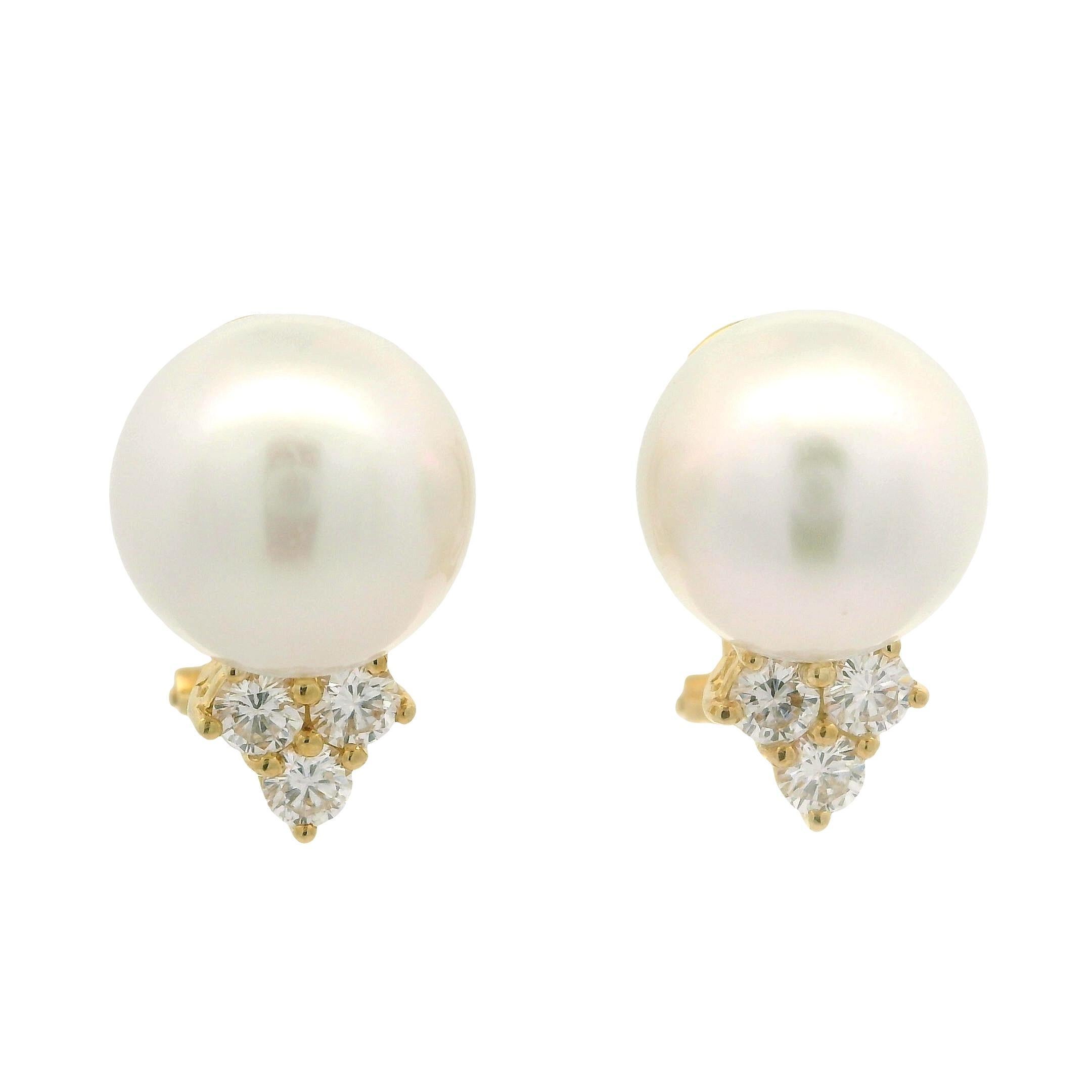 Boucles d'oreilles en or jaune 18k perle blanche pure avec 0.62ctw diamant Cluster Fiery en vente 5