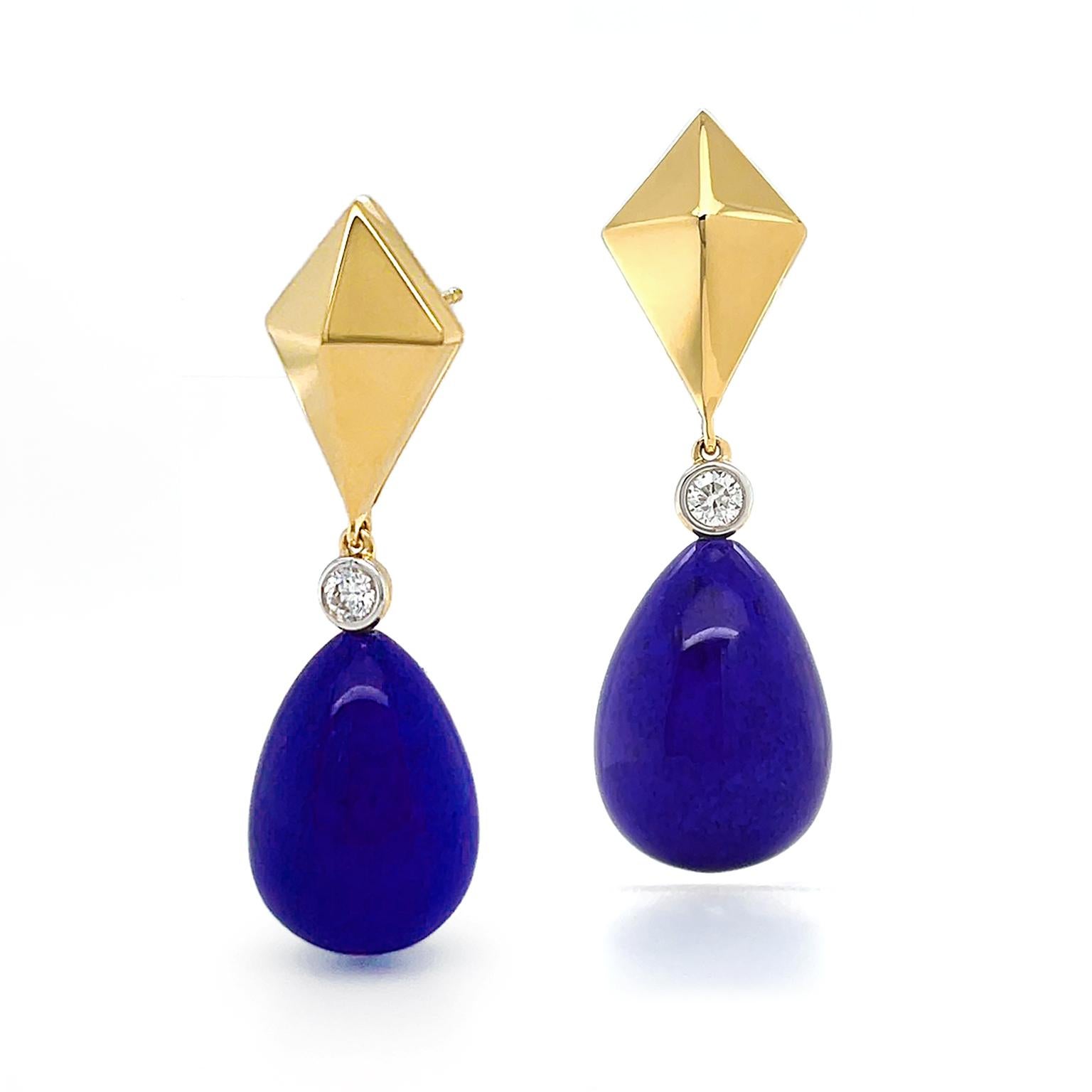 Diamonds and rich 18k yellow gold enhance the intense blue of semi-precious lapis lazuli. A golden pyramid begins the design with a single bezel set with a brilliant-cut diamond in the middle for a flickering accent. The arrangement continues with a