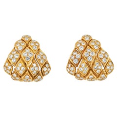 Orecchini a clip a piramide in oro giallo 18K con pavé di diamanti da 8 carati