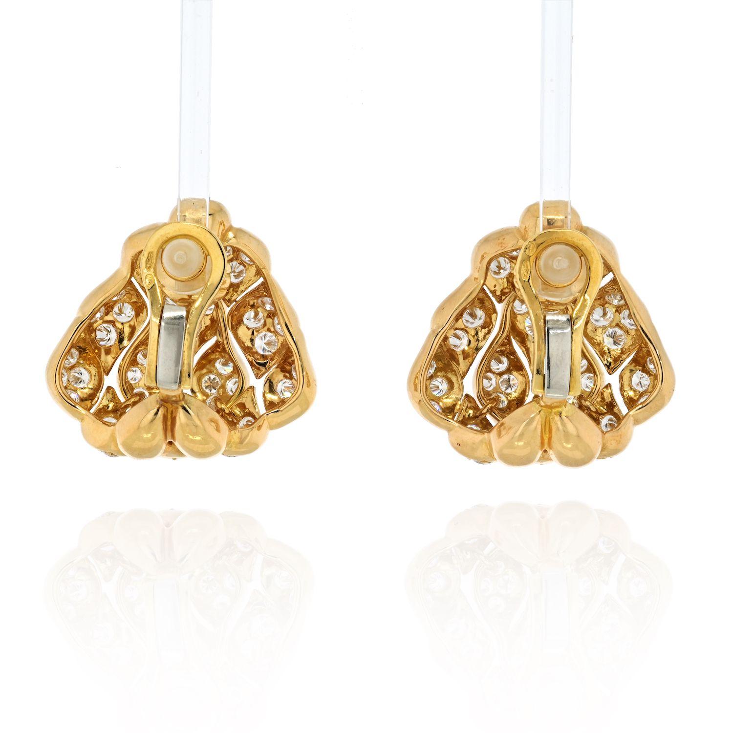 Modern 18K Yellow Gold Pyramid Pave 8 Carat Diamond Set Clip Earrings For Sale