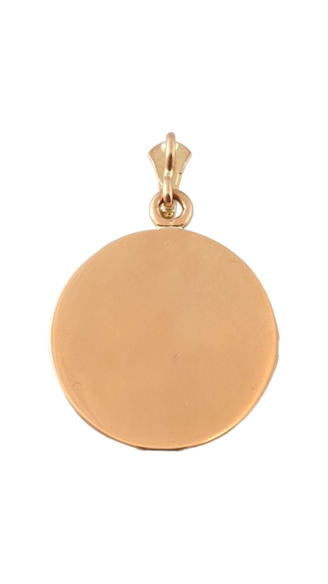18K Yellow Gold Qu’ Hier Que Demain Round Engraved Pendant #15012 In Good Condition In Washington Depot, CT