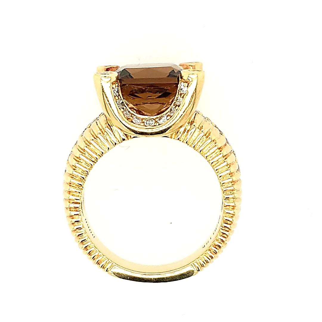 18 karat gold ring