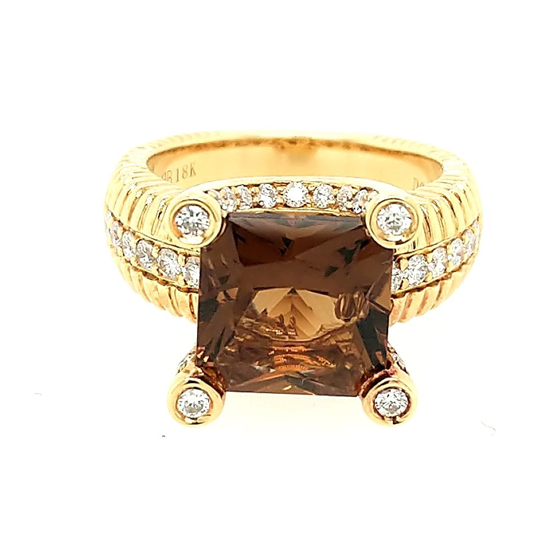 Contemporary 18 Karat Yellow Gold Quartz and Diamond Cocktail Ring For Sale