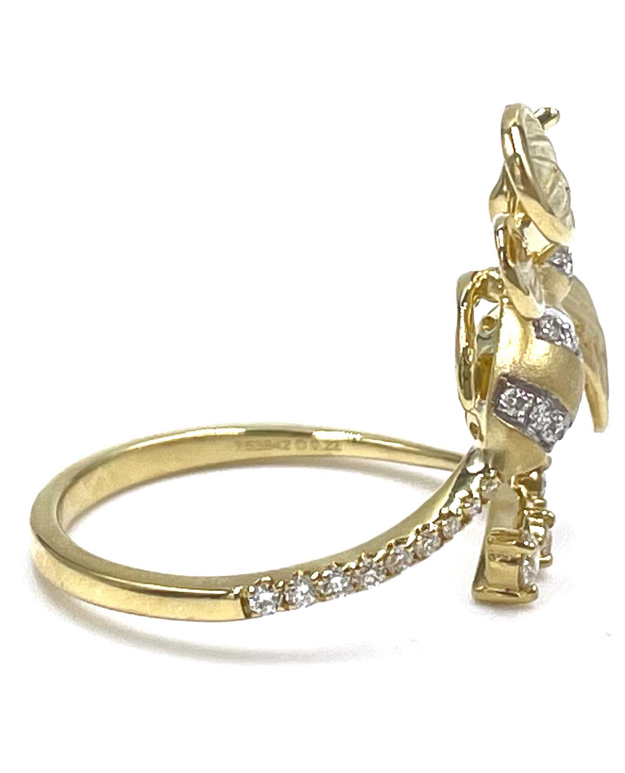Contemporary 18K Yellow Gold Queen Bee Wrap Ring by Simon G. - DR380 For Sale