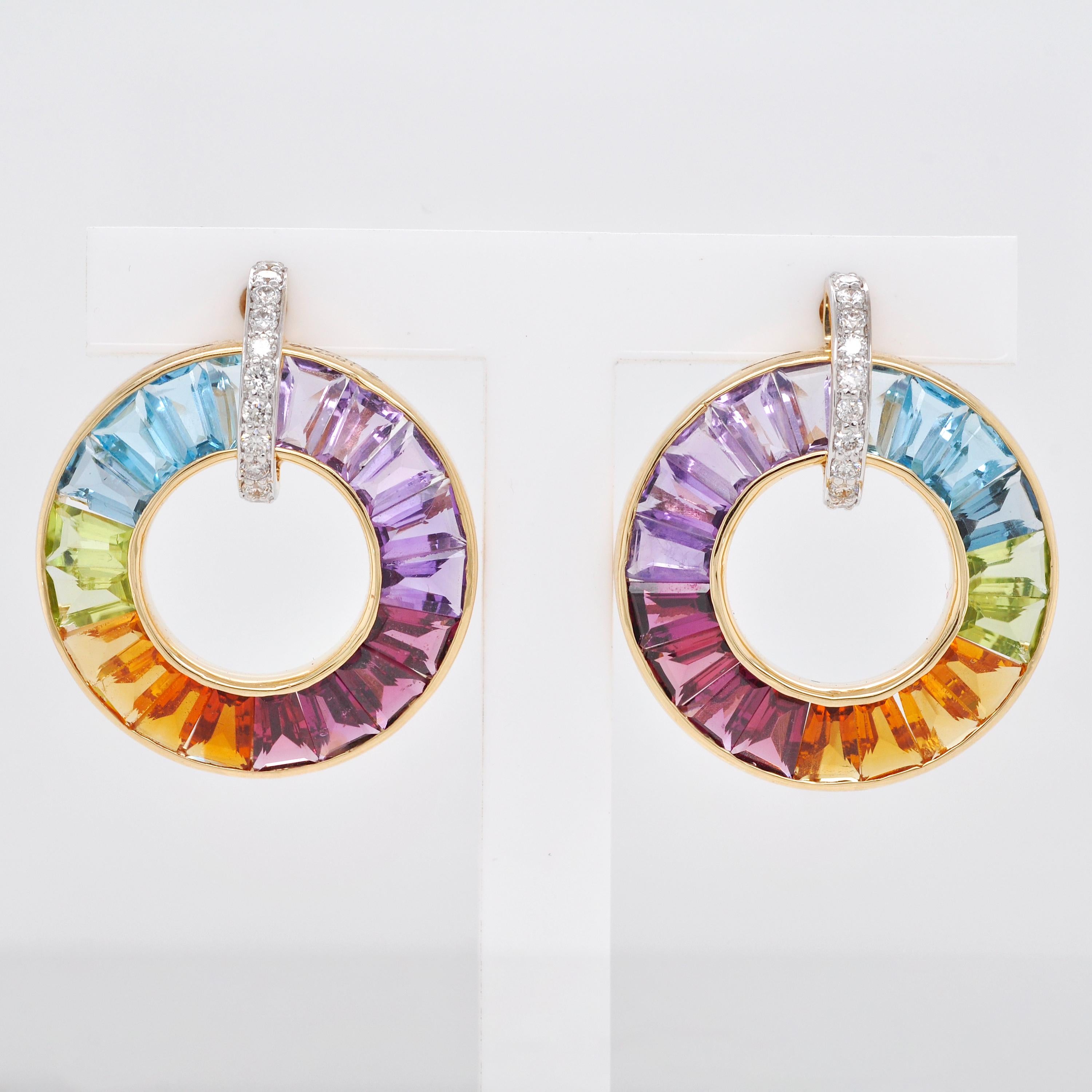 18K Yellow Gold Art Deco Inspired Rainbow Gemstones Diamond Circle Stud Earrings In New Condition For Sale In Jaipur, Rajasthan