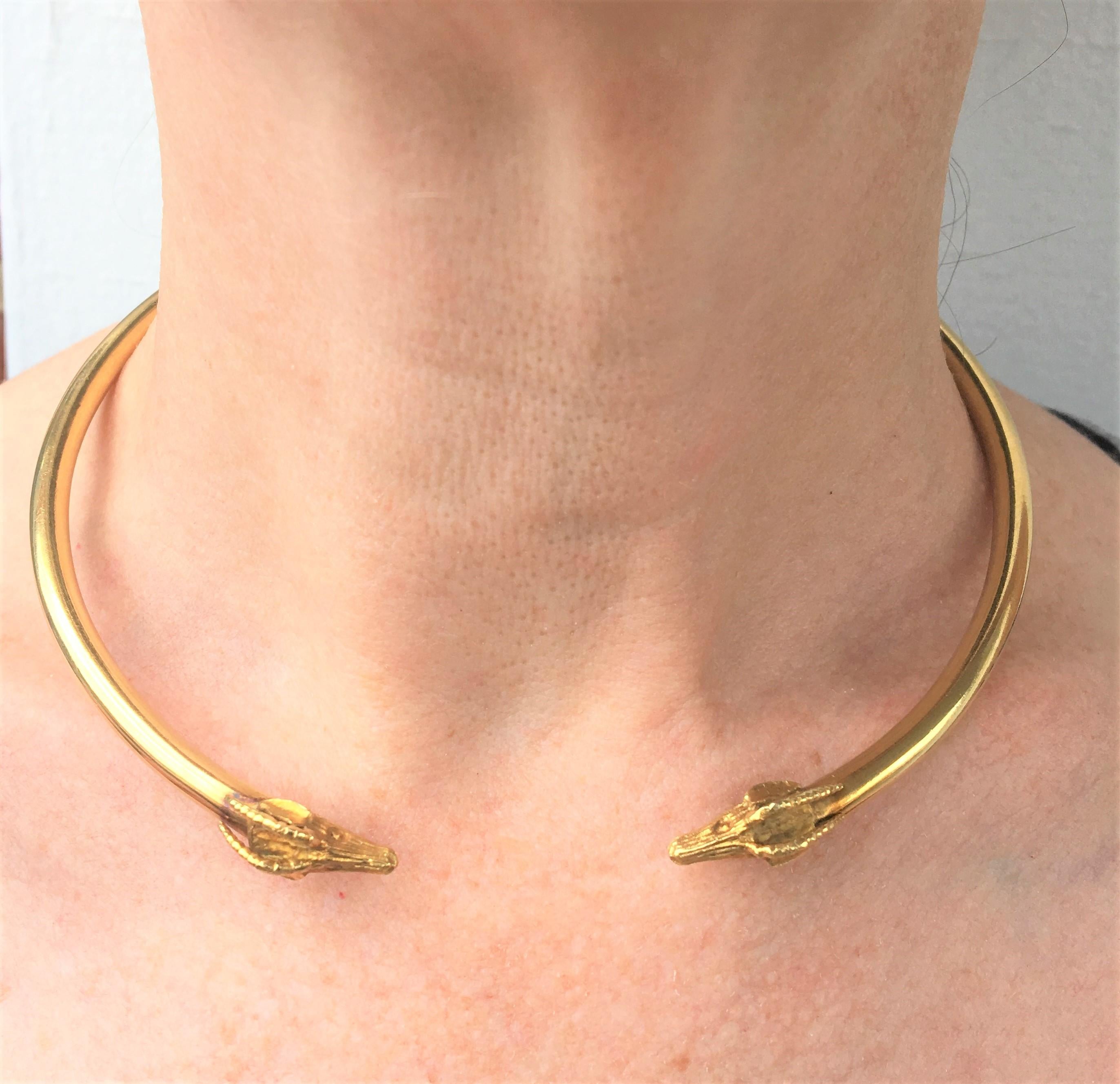Estate Ram Head Collar Necklace
18K Yellow Gold
Ram Head at each opening of collar
Collar itself is approximately 4.5mm thick
Twists to open enough to put around neck
Choker length
Approximately 4.5-inch diameter, approximately 14,25 inches inside