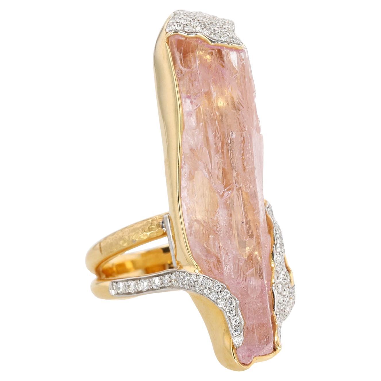 18K Yellow Gold Raw Kunzite and Round Brilliant Cut Diamond Ring For Sale