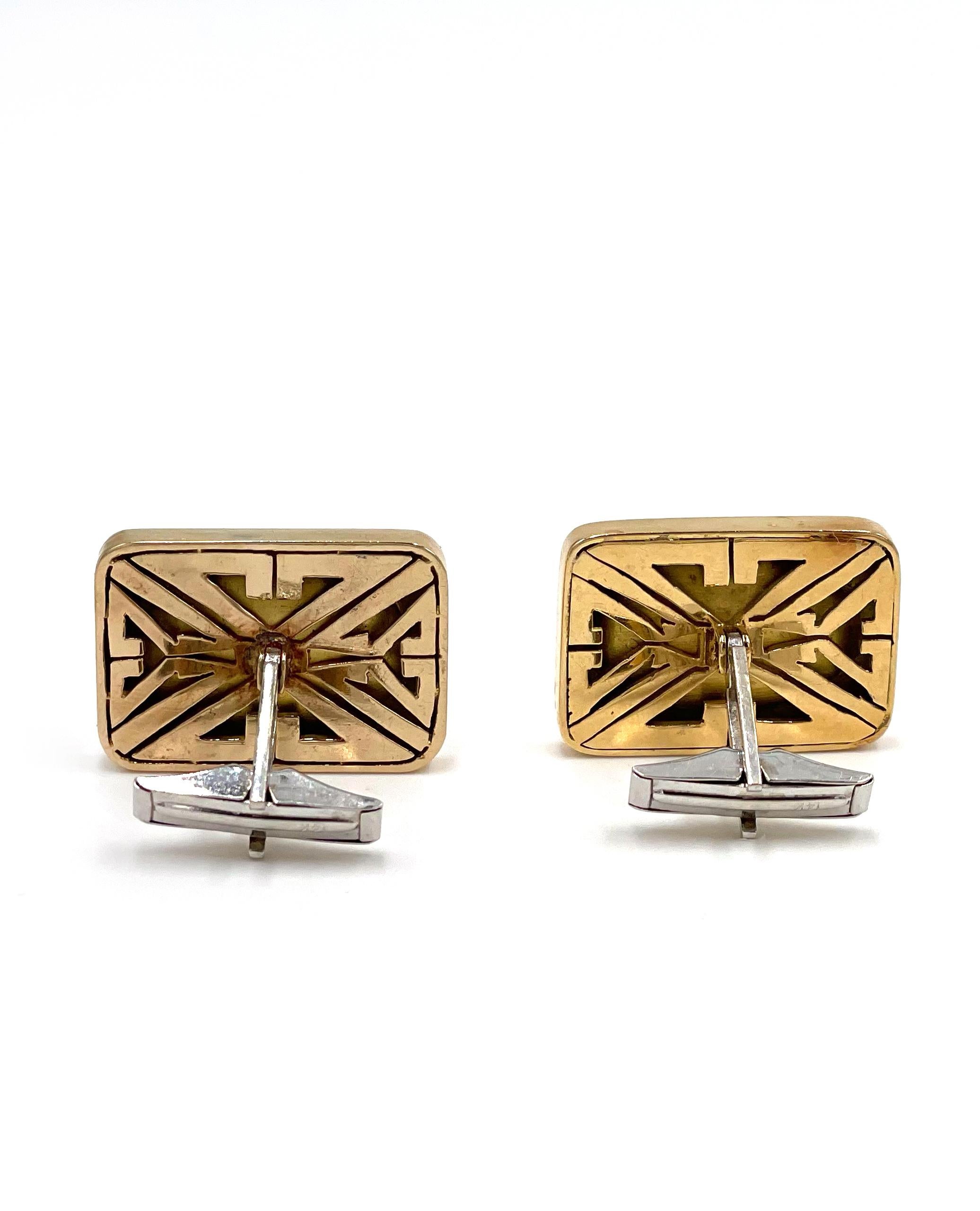 18K Yellow Gold Rectangular Cufflinks with Viking Motif In Good Condition For Sale In Old Tappan, NJ