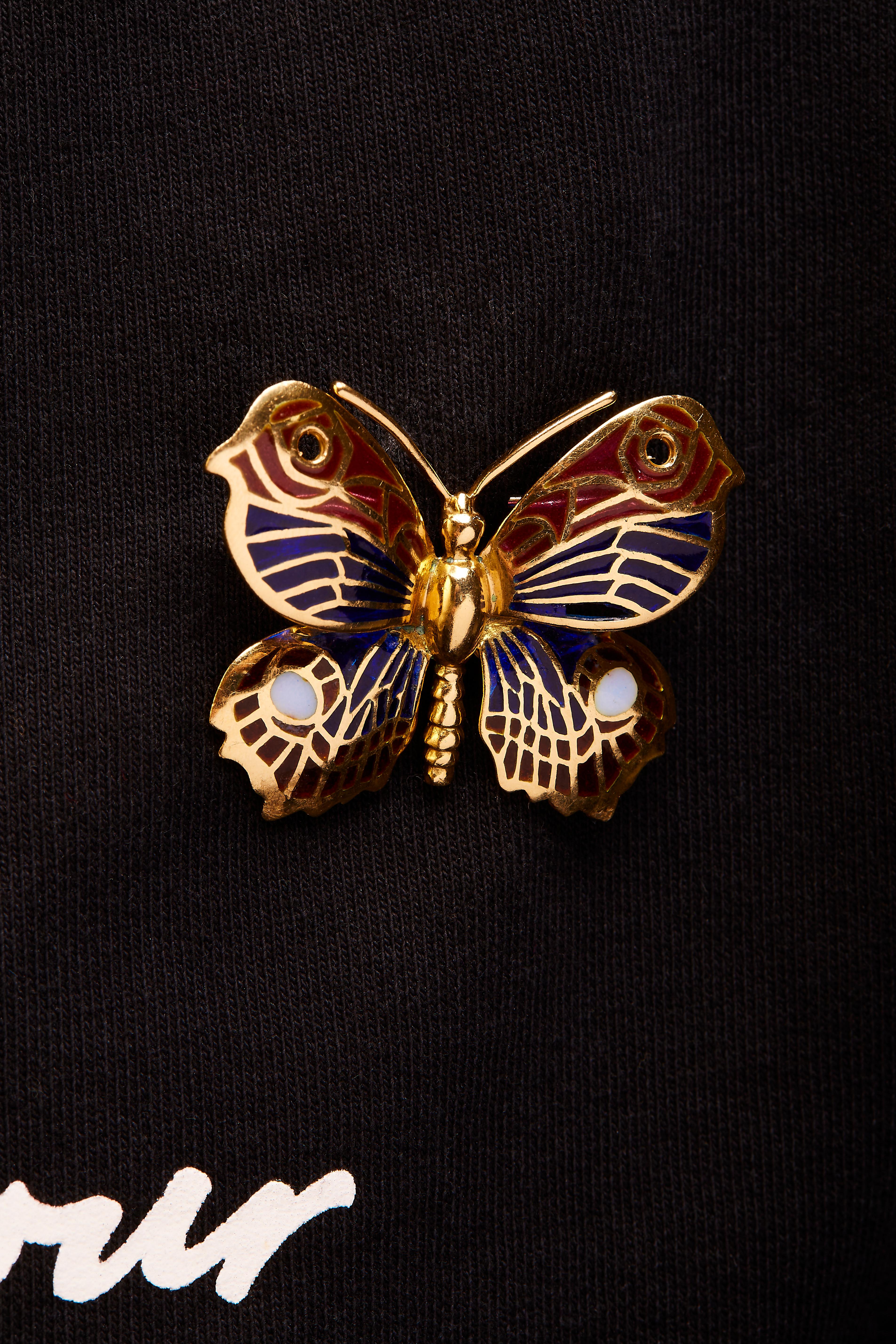 18K Yellow Gold Red, Blue, and White Enameled Butterfly Brooch Pin In New Condition For Sale In New York, NY