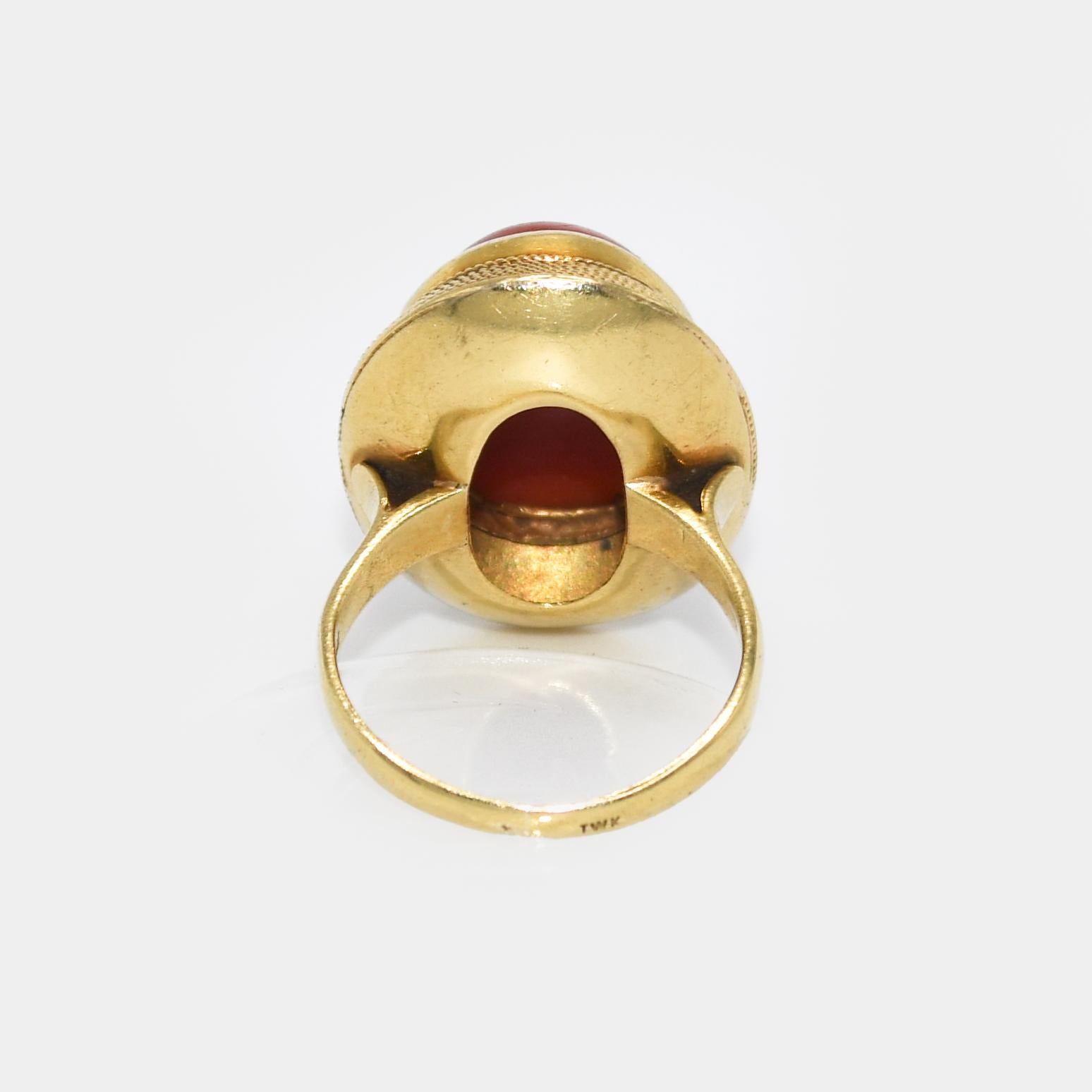 18K Yellow Gold Red Coral Ring 6.9g In Excellent Condition For Sale In Laguna Beach, CA