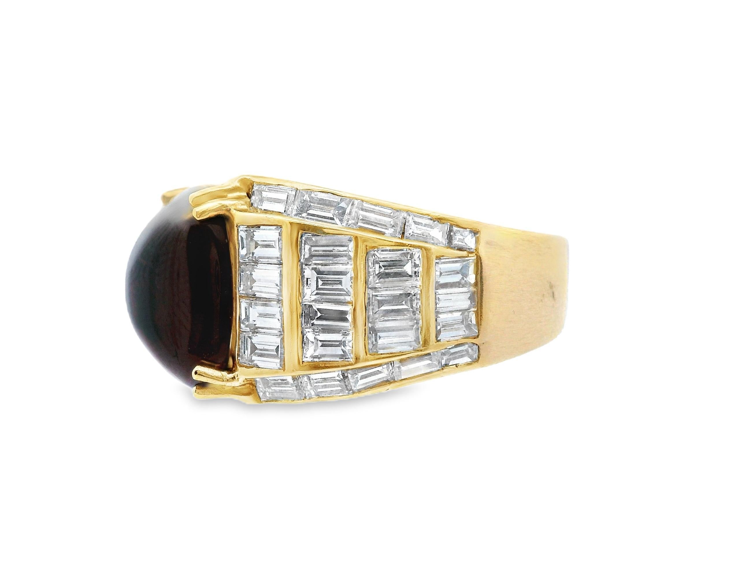 Bague fantaisie en or jaune 18 carats avec grenat rouge et diamants Excellent état - En vente à Lexington, KY