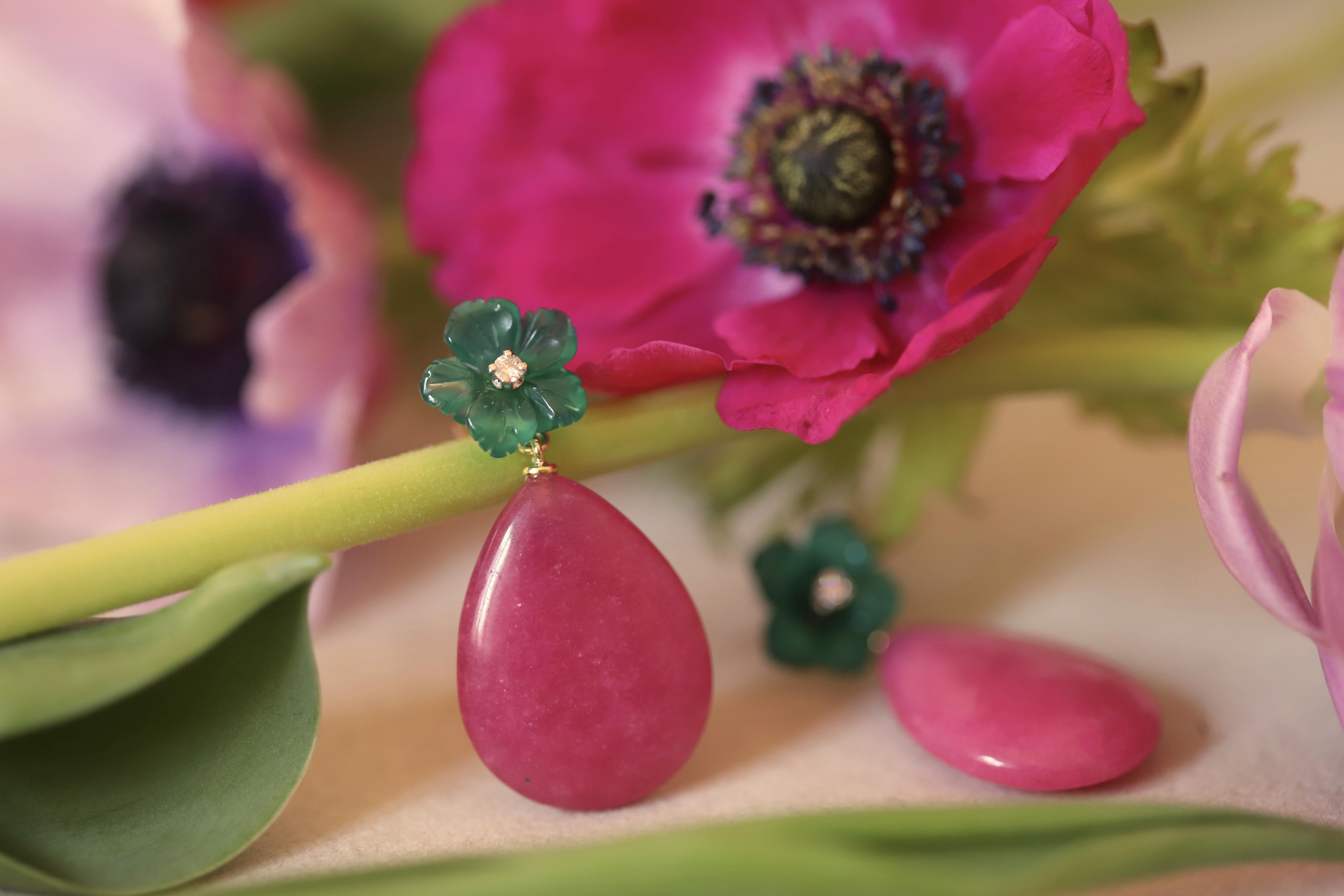 18K Gelbgold Rote Jade Grüner Achat 0,06 Karat Diamanten Happy Dangle Earrings (Art déco) im Angebot