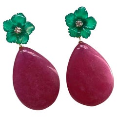 Boucles d'oreilles pendantes en or jaune 18 carats, jade rouge, agate verte, diamants 0,06 carat.