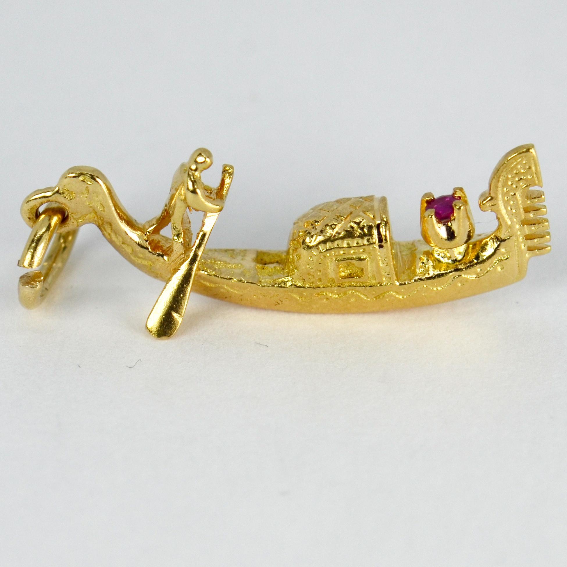 An 18 karat (18K) yellow gold charm pendant designed as a gondola typical of Venice, set with a red ruby weighing approximately 0.03 carats. Stamped 750 for 18 karat gold.

Dimensions: 2.8 x 1 x 0.4 cm (not including jump ring)
Weight: 4.24 grams
