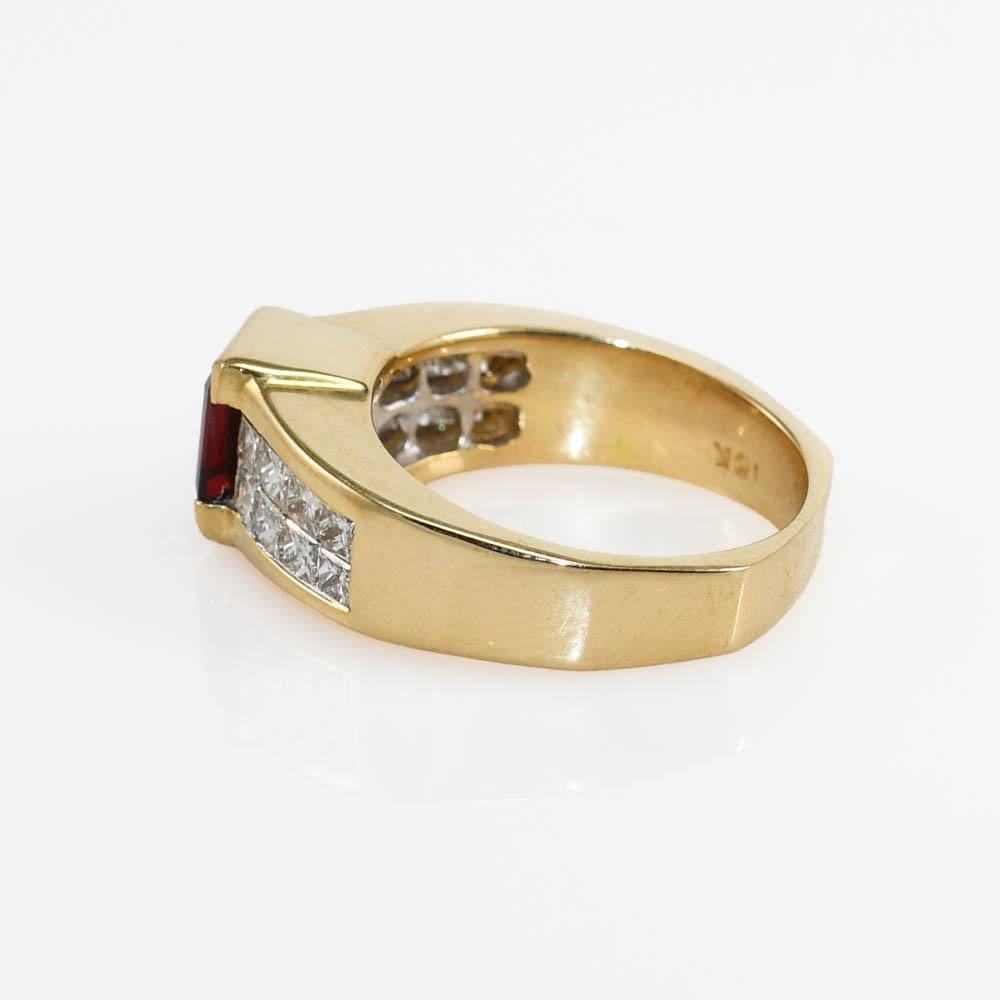 Anillo de oro amarillo de 18 quilates con diamante espinela roja 0,75 ct Corte cuadrado