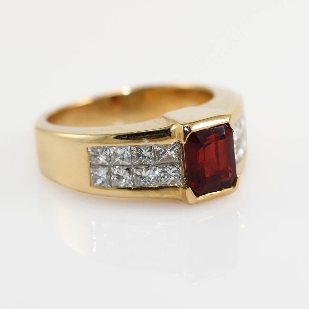 Anillo de oro amarillo de 18 quilates con diamante espinela roja 0,75 ct en Excelente Estado en Laguna Beach, CA