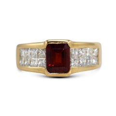 Anillo de oro amarillo de 18 quilates con diamante espinela roja 0,75 ct