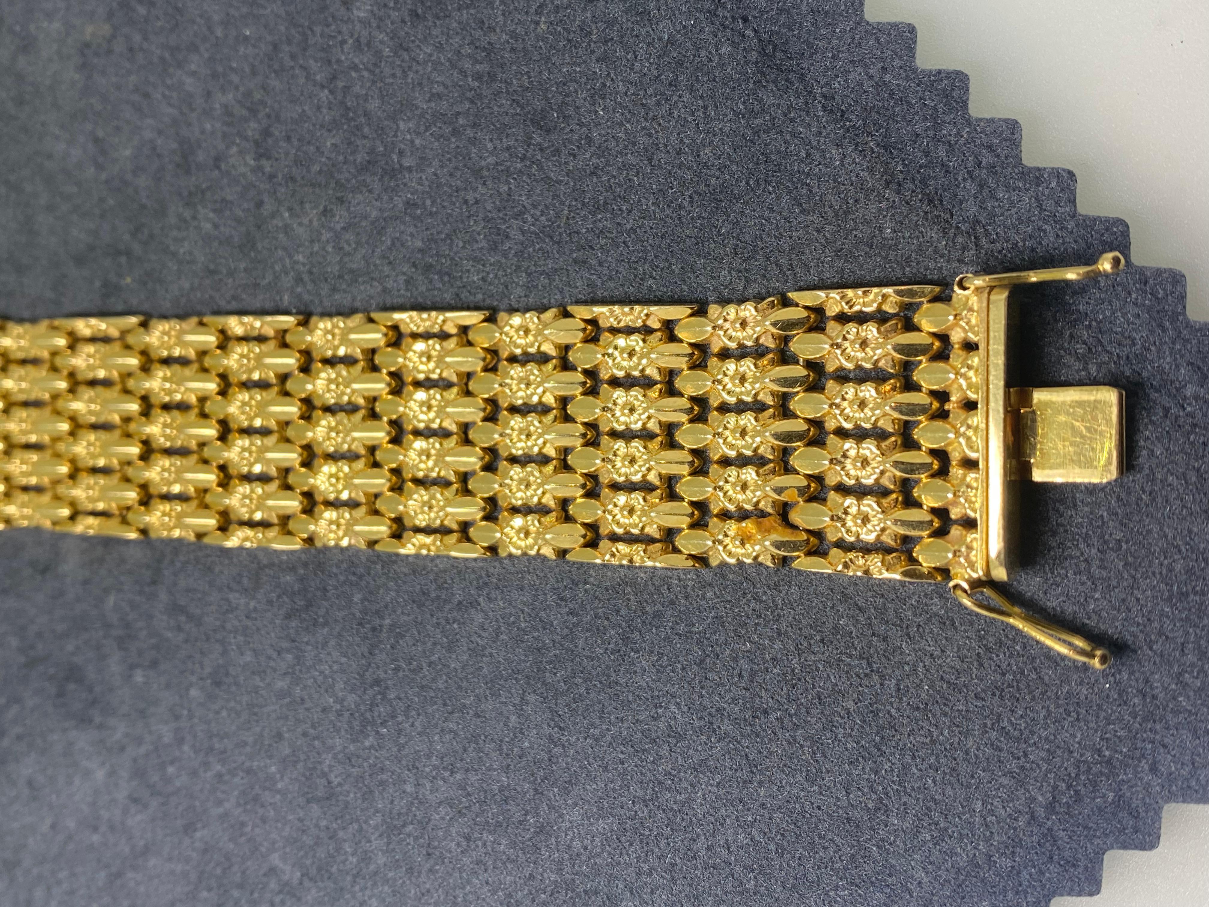 18K Yellow Gold Retro Embossed Floral Bracelet, Weight: 42.4gr. Italy c1950's For Sale 1