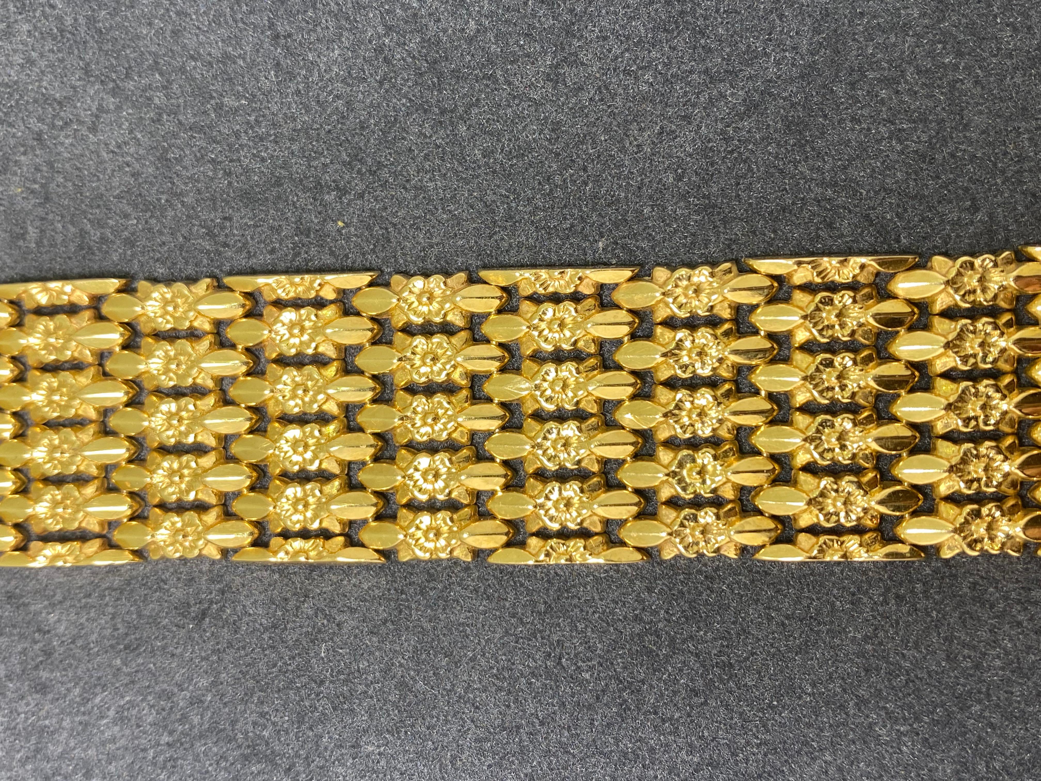 18K Yellow Gold Retro Embossed Floral Bracelet, Weight: 42.4gr. Italy c1950's For Sale 2