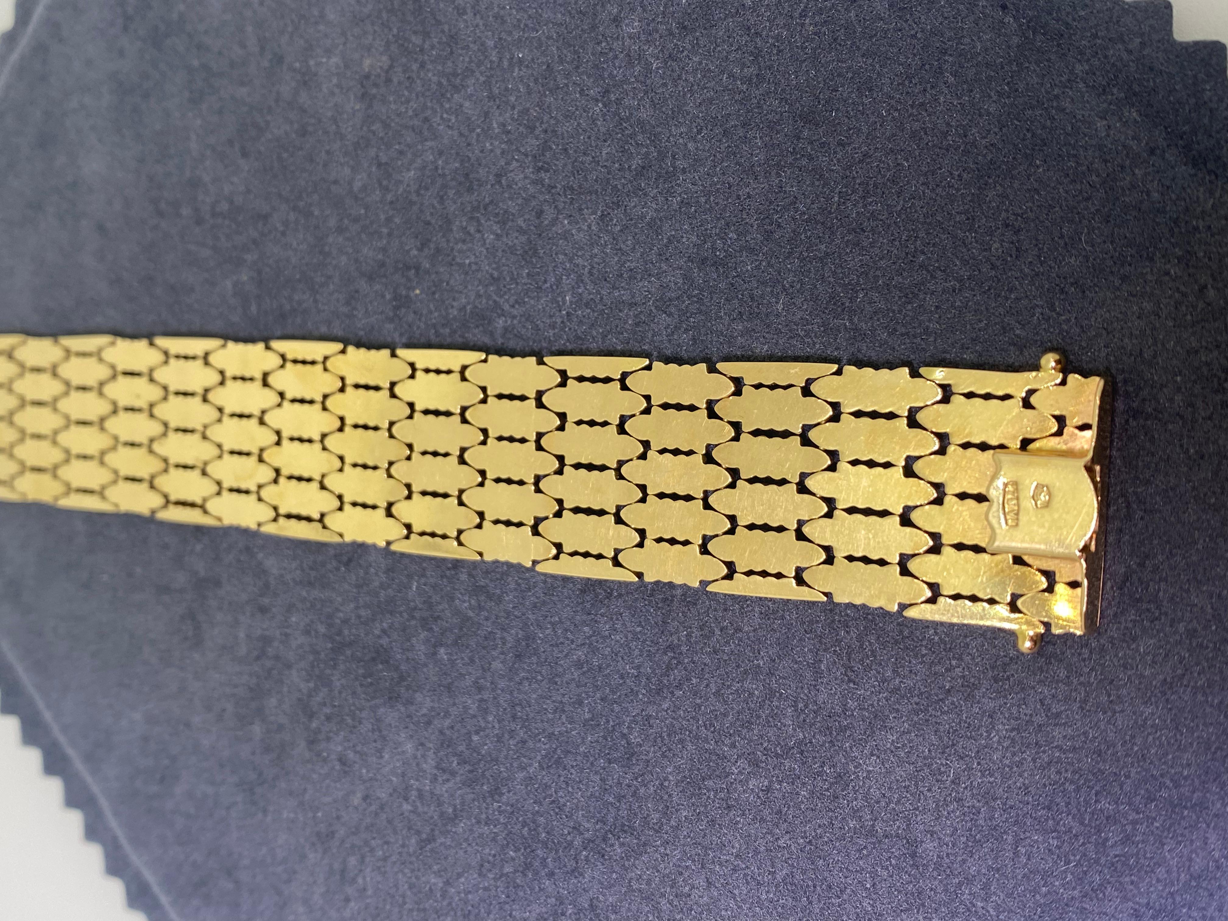 18 Karat Gelbgold Retro-Armband mit Blumenprägung, Gewicht: 42.4 Karat. Italien um 1950er Jahre im Angebot 3