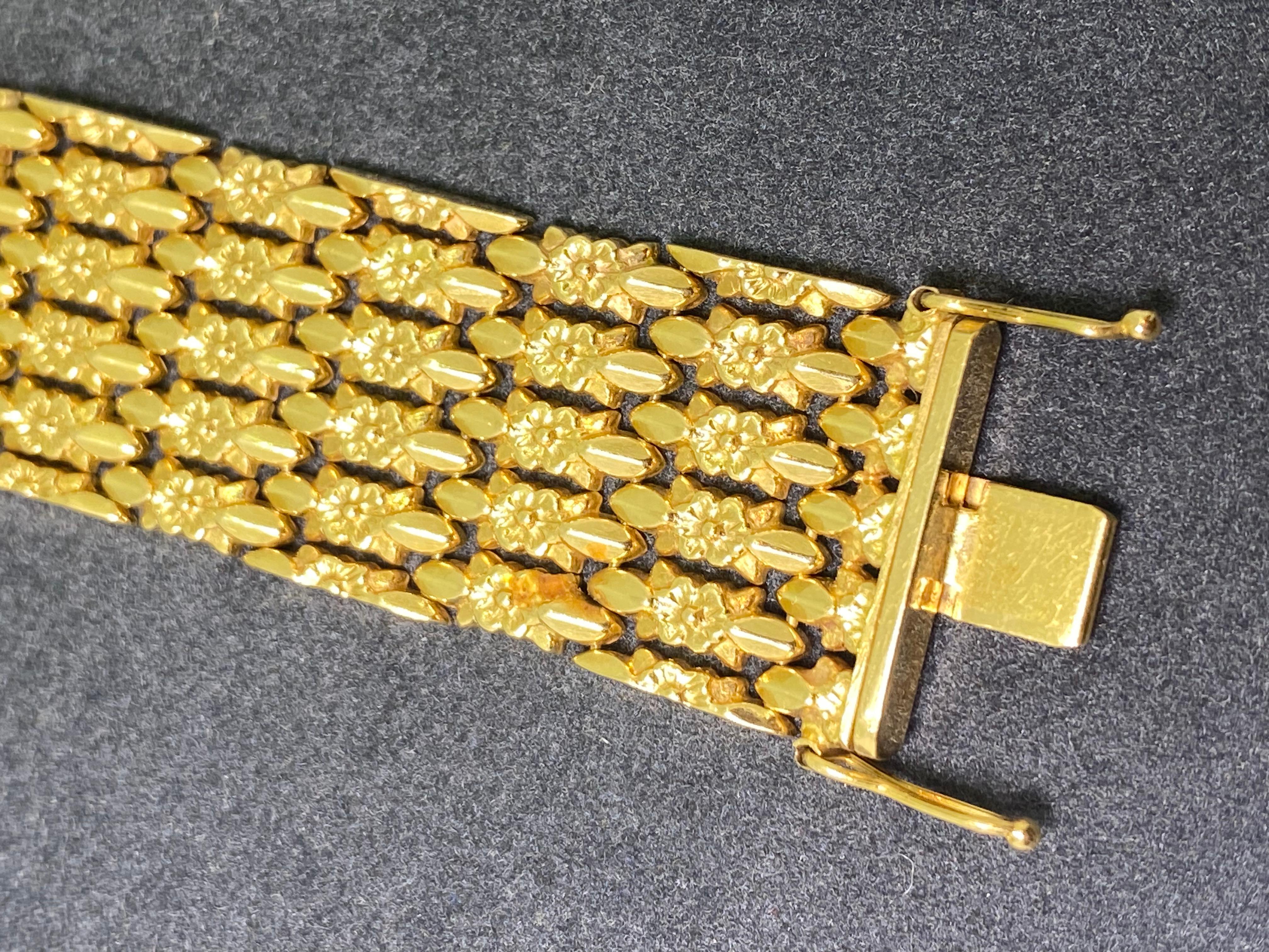 18K Yellow Gold Retro Embossed Floral Bracelet, Weight: 42.4gr. Italy c1950's For Sale 5