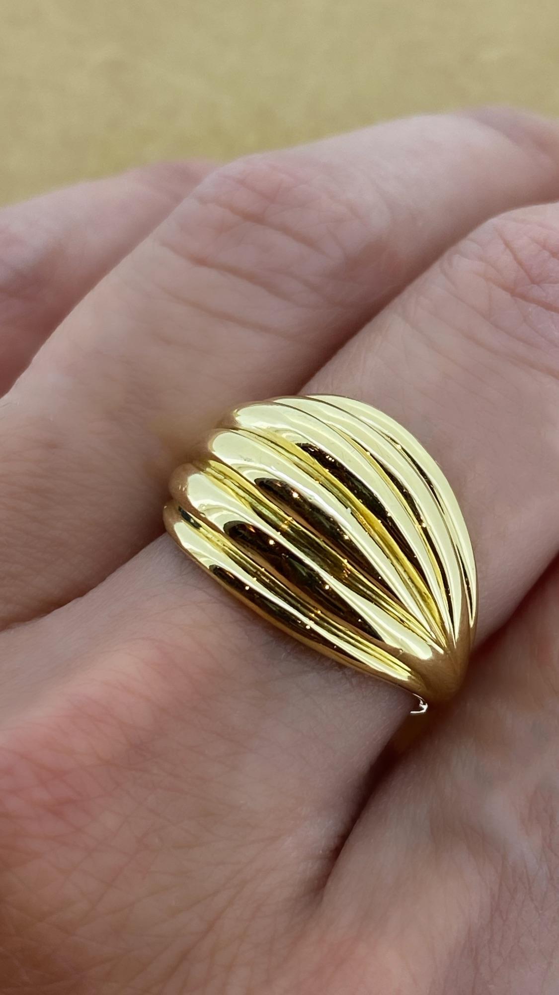 Anello da donna in oro giallo 18K Retro Bombé Dome Design, 8,2gr. In condizioni ottime in vendita a MELBOURNE, AU