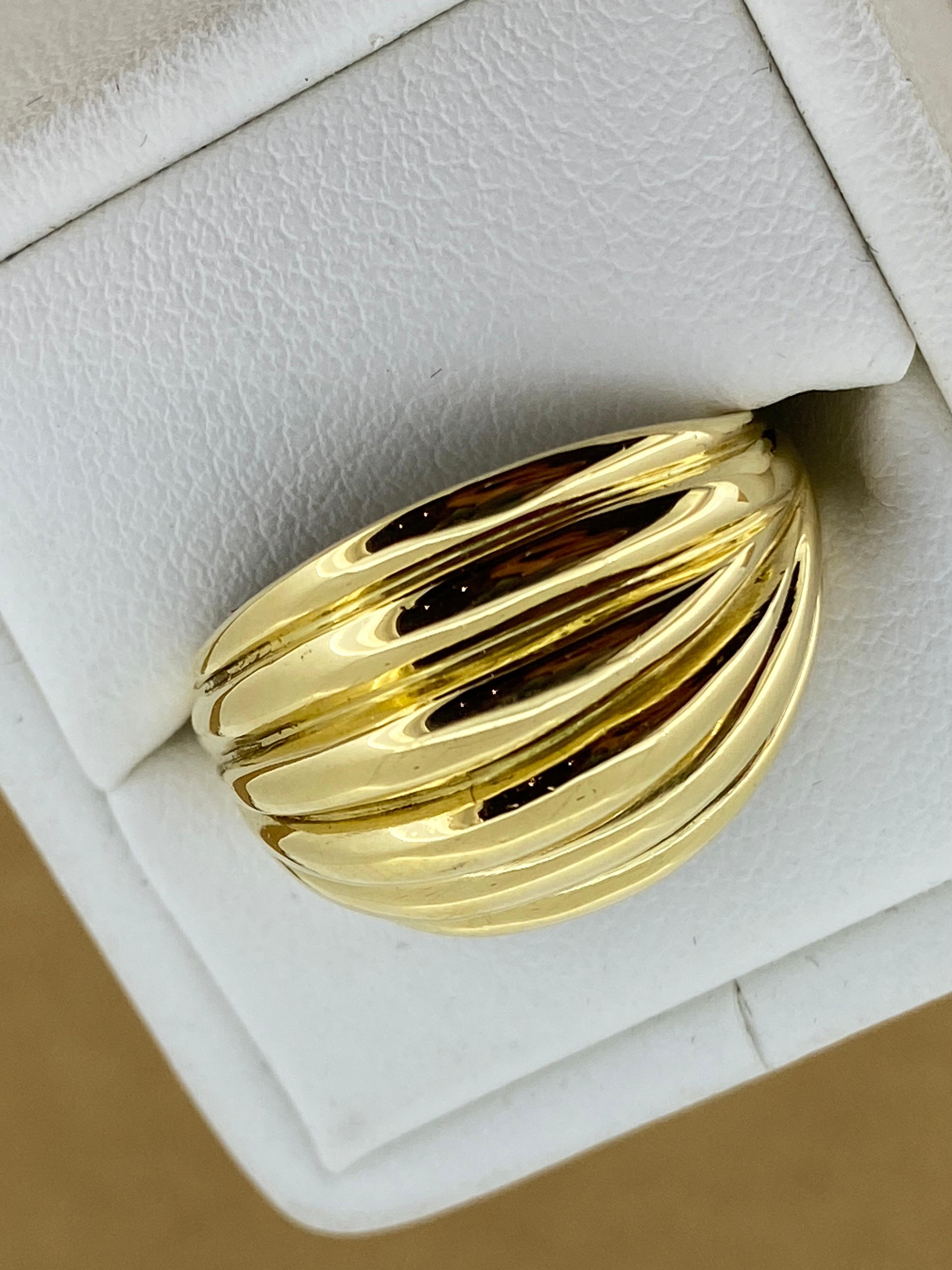 Donna Anello da donna in oro giallo 18K Retro Bombé Dome Design, 8,2gr. in vendita