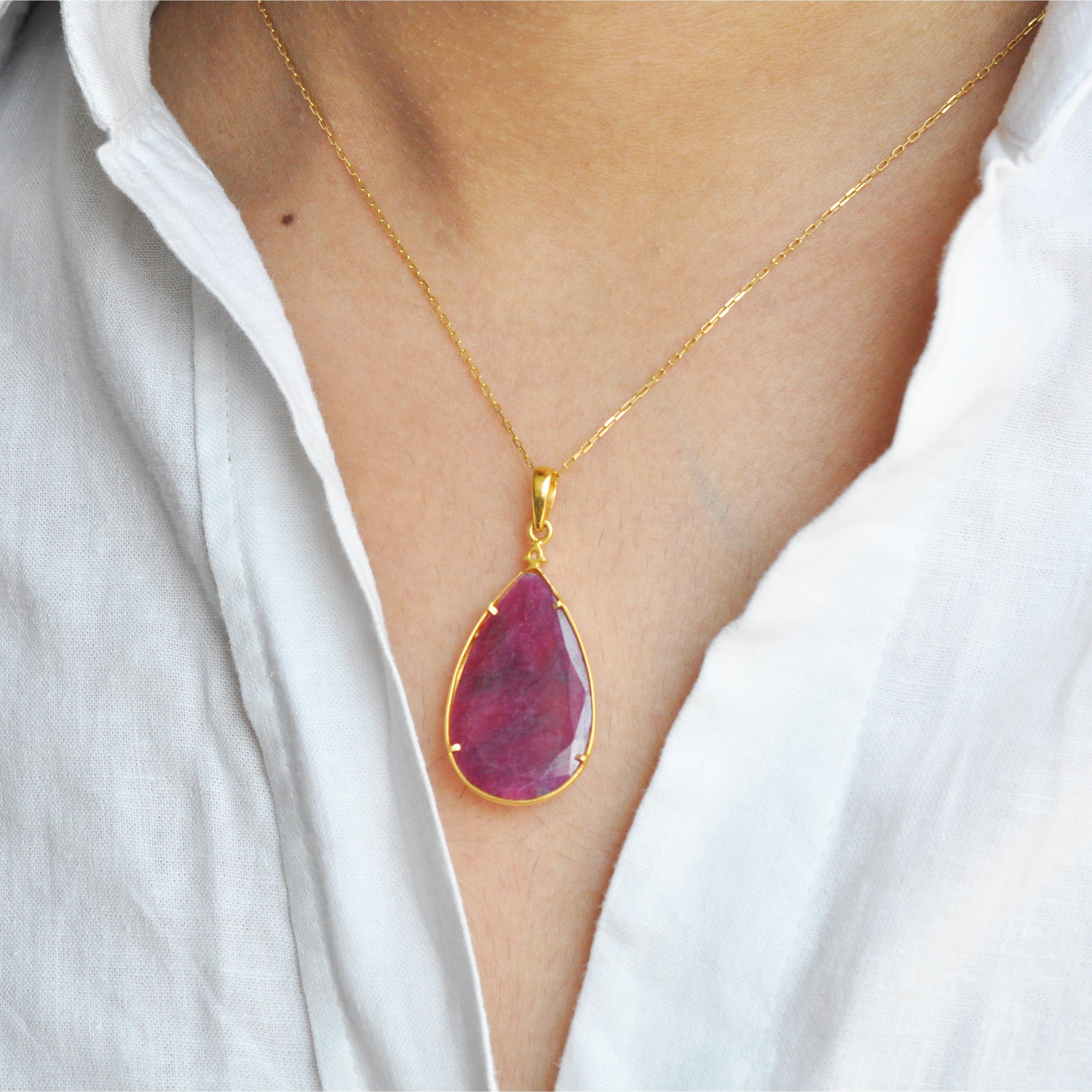 Contemporary 18K Yellow Gold Reversible Natural African Ruby Diamond Bird Pendant Necklace For Sale