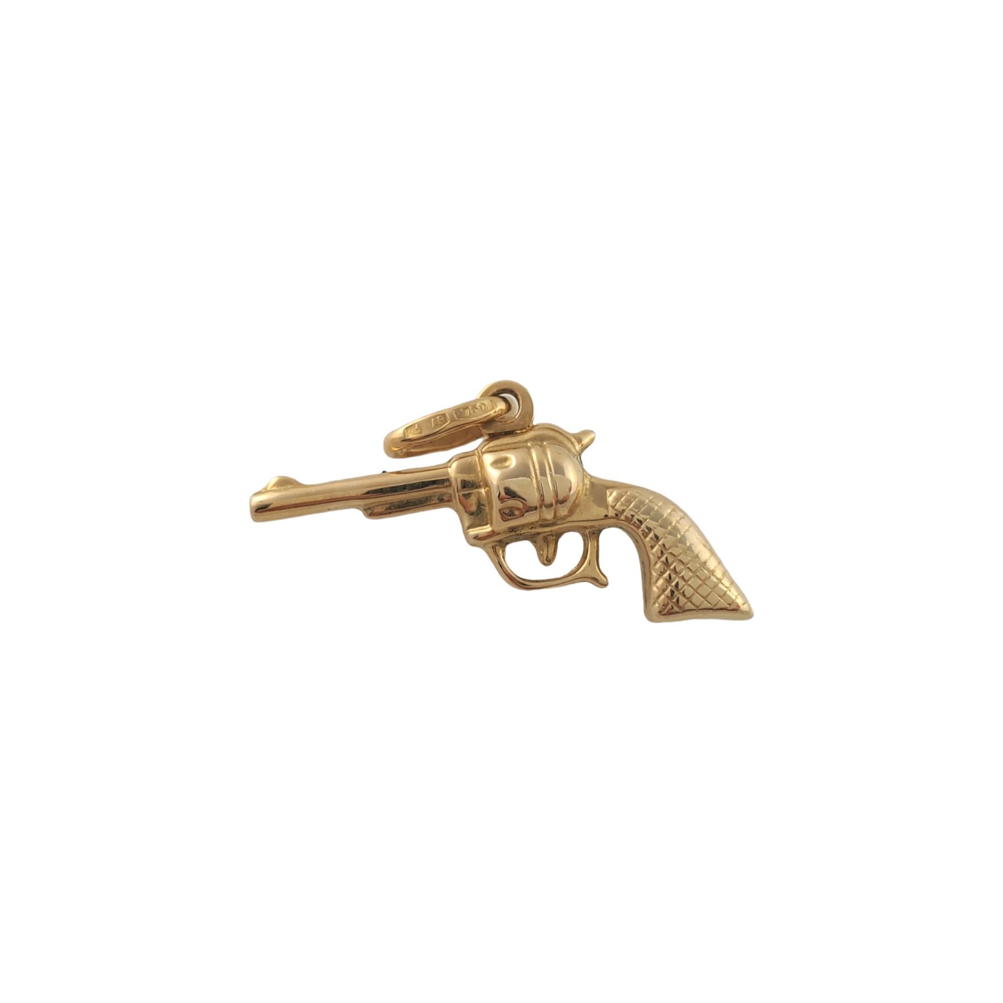 18K Yellow Gold Revolver Gun Charm In Good Condition In Washington Depot, CT