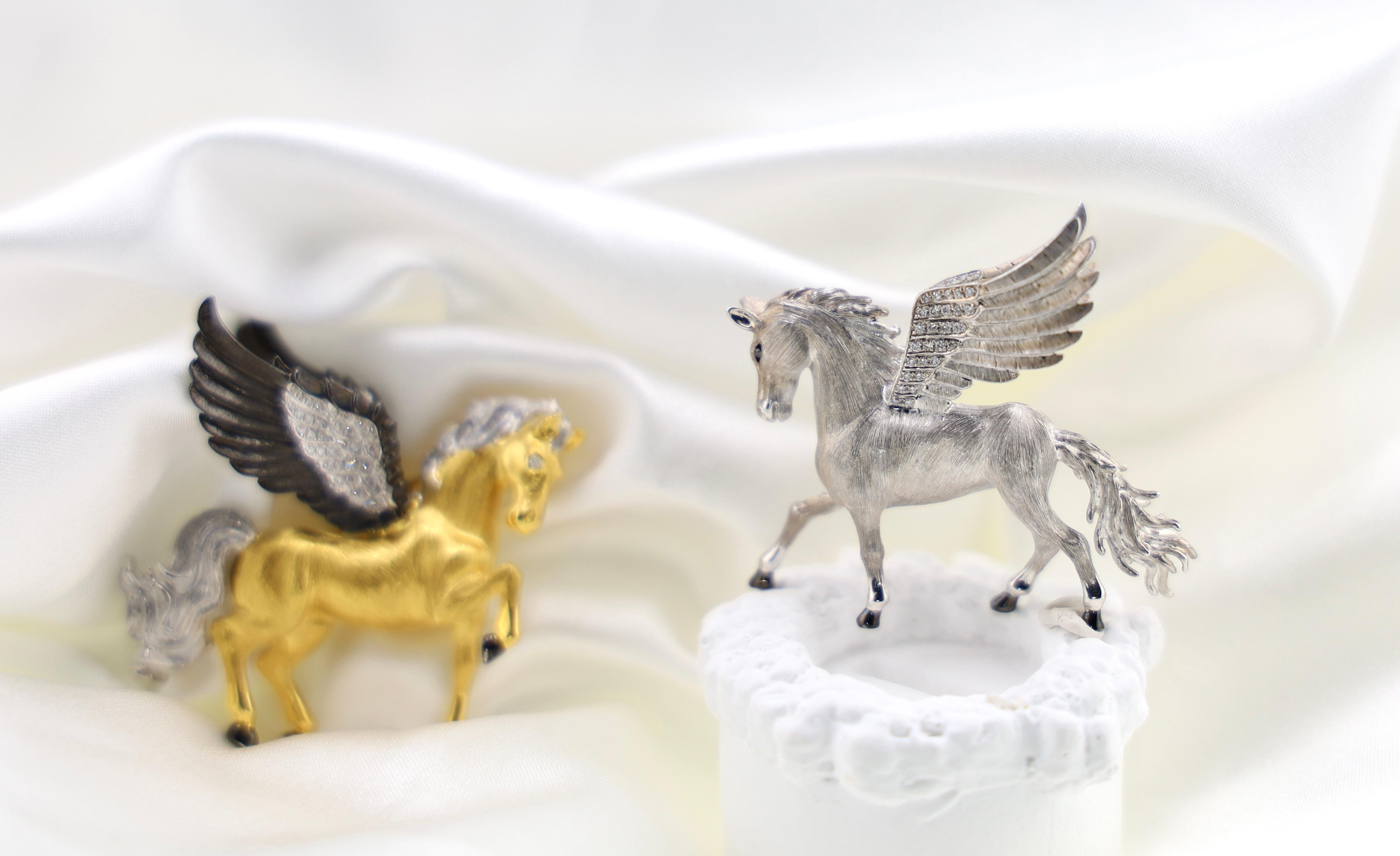 18K Yellow Gold / Rhodium Plated Diamond Horse Brooch & Pendant For Sale 3