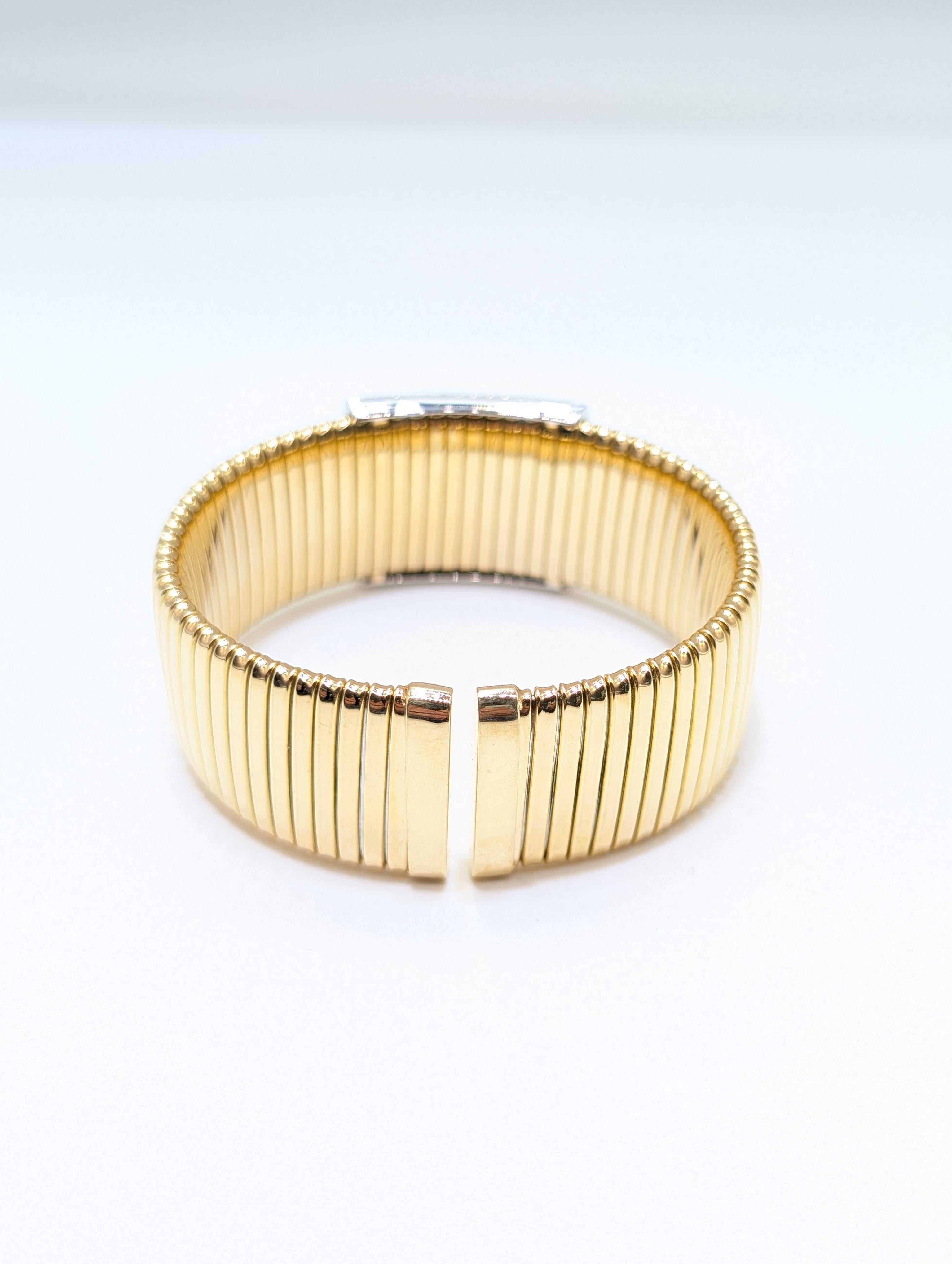 Manchette jonc côtelée en or jaune 18 carats avec diamants brillants taille ronde Pour femmes en vente