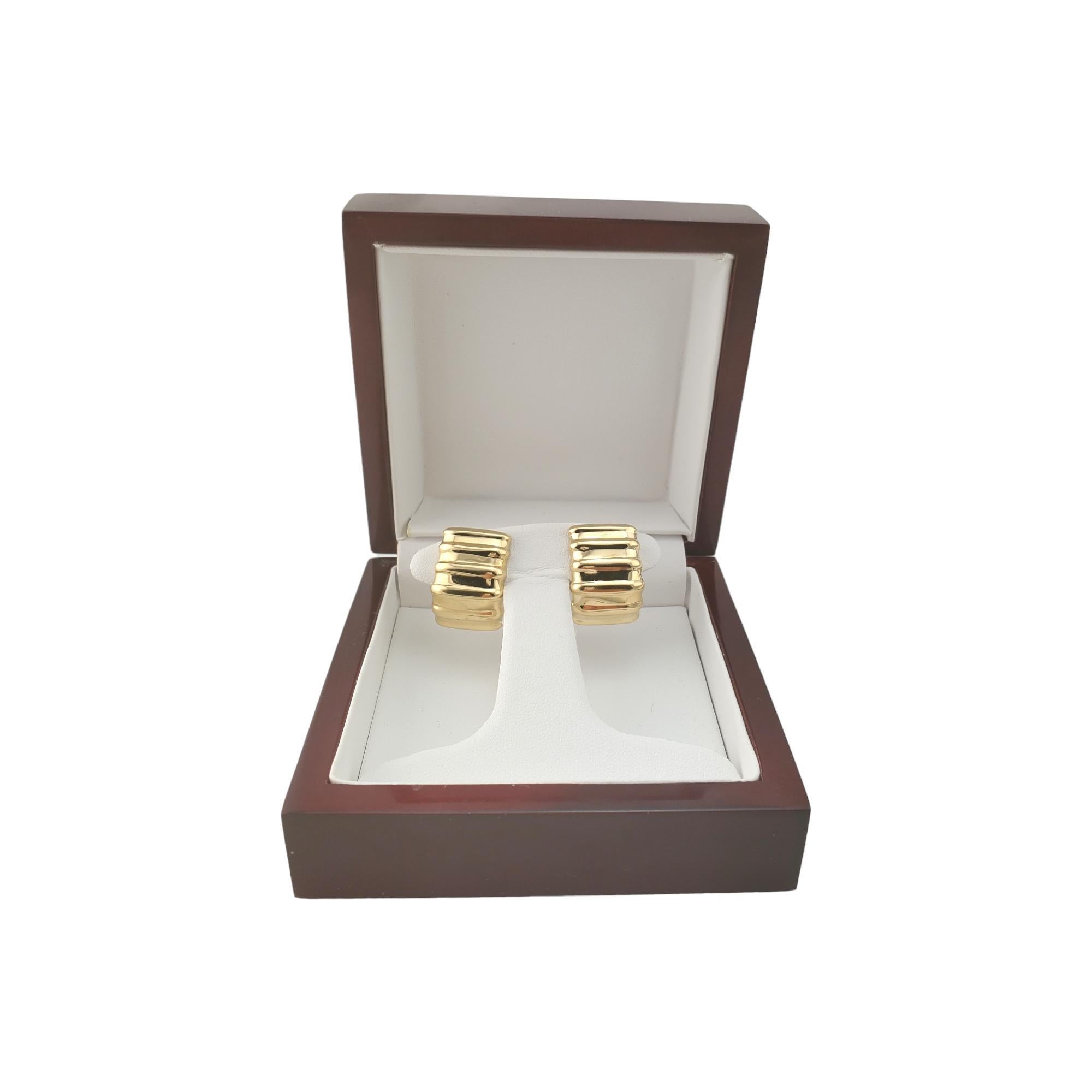 18K Yellow Gold Ribbed Half Hoop Earrings #17311 For Sale 1