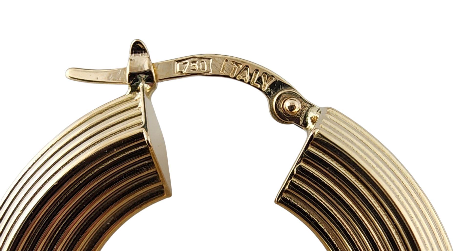 Contemporain Boucles d'oreilles en or jaune 18k avec nervures #23062 en vente