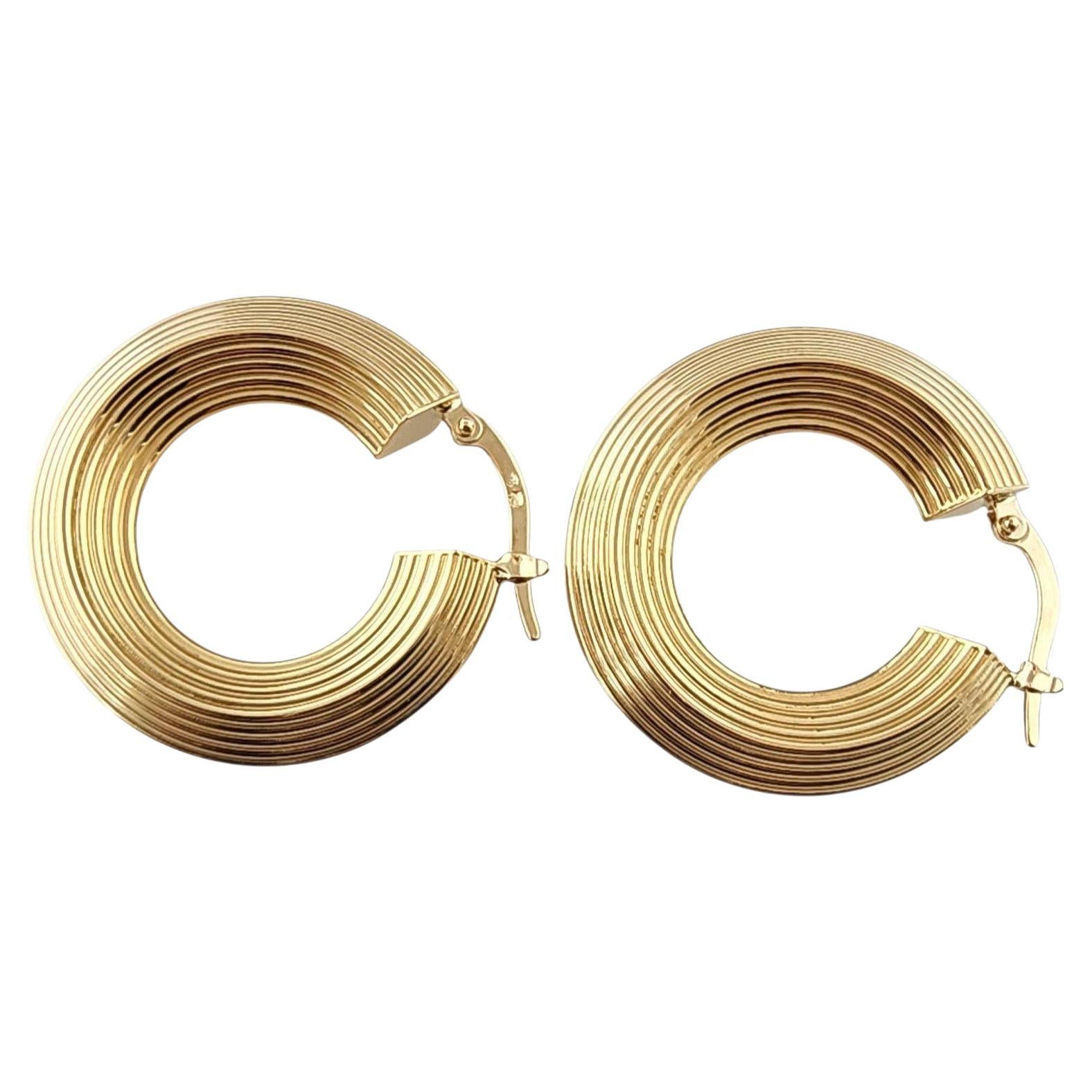 Boucles d'oreilles en or jaune 18k avec nervures #23062 en vente