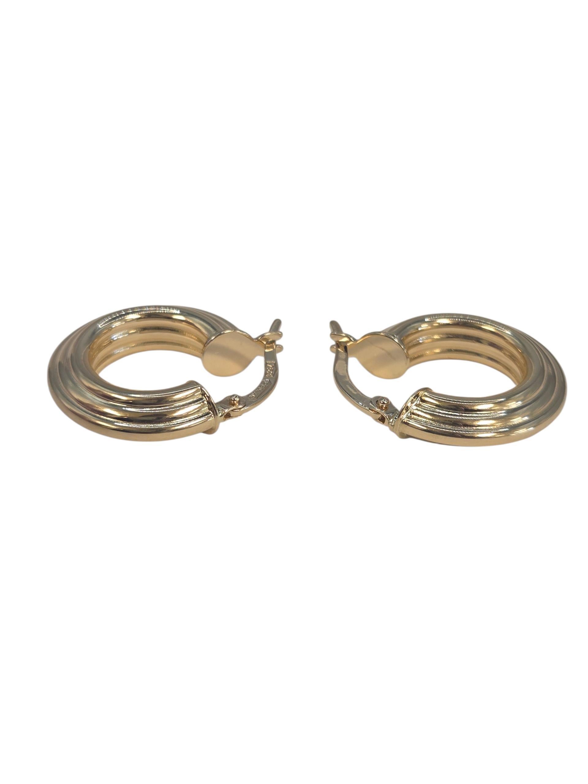 Contemporaneo Orecchini Huggie Hoop a coste in oro giallo 18K #23535 in vendita