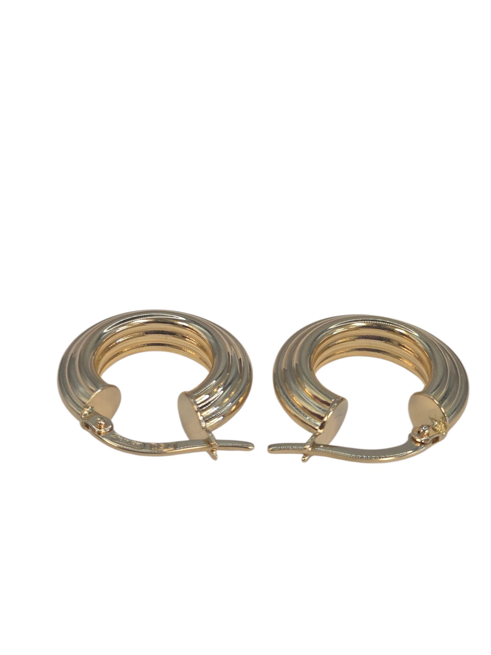 Orecchini Huggie Hoop a coste in oro giallo 18K #23535 In condizioni buone in vendita a Washington Depot, CT