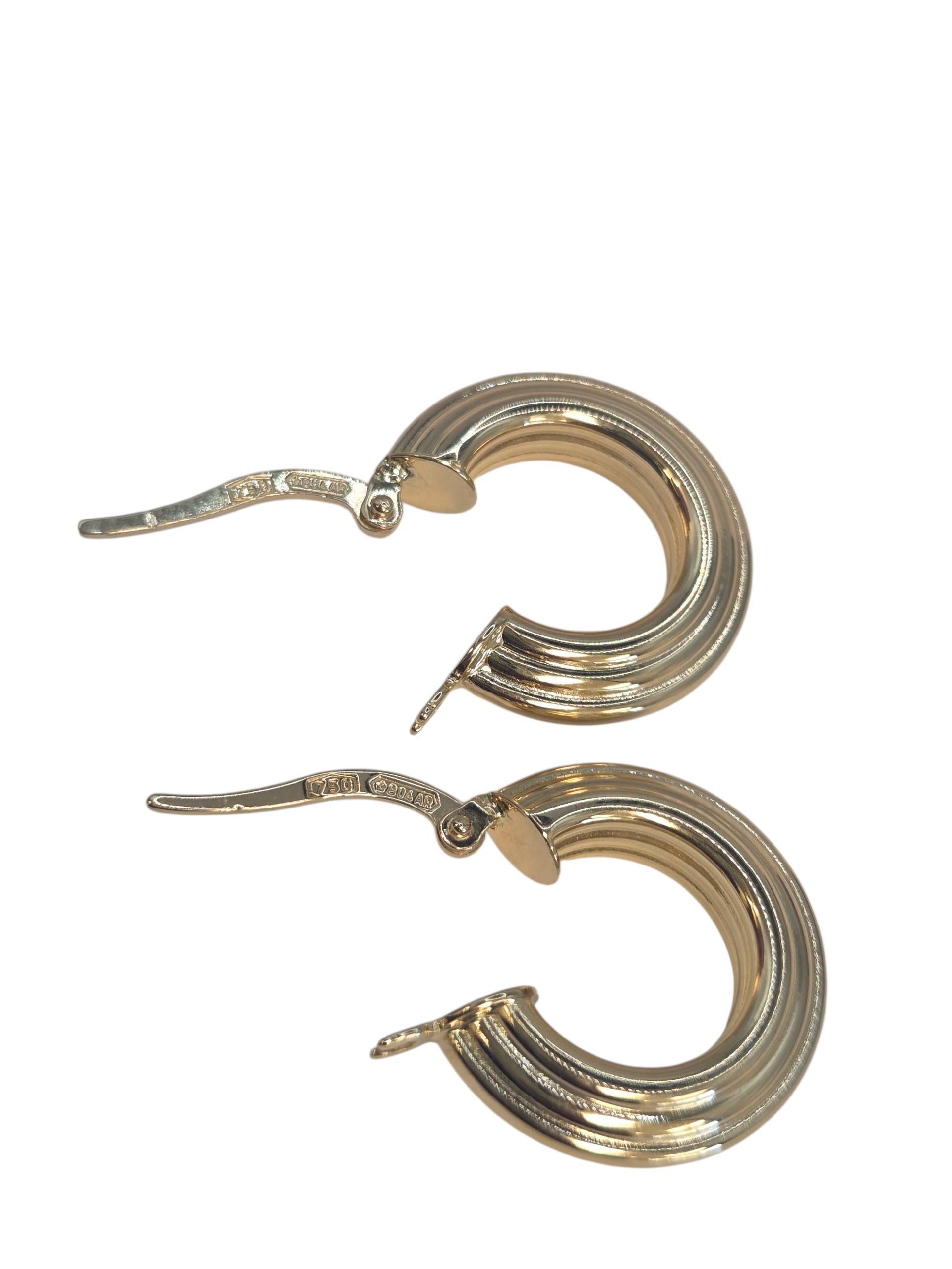 Orecchini Huggie Hoop a coste in oro giallo 18K #23535 in vendita 1