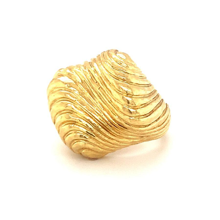 One 18K yellow gold ring by Henry Dunay with a ribbed gold knot design. Measures 22 x 22 millimeters in size on top portion and sits roughly 13 millimeters high when worn upon finger.  Circa 1970s.

Exquisite, detailed, dashing.

Additional