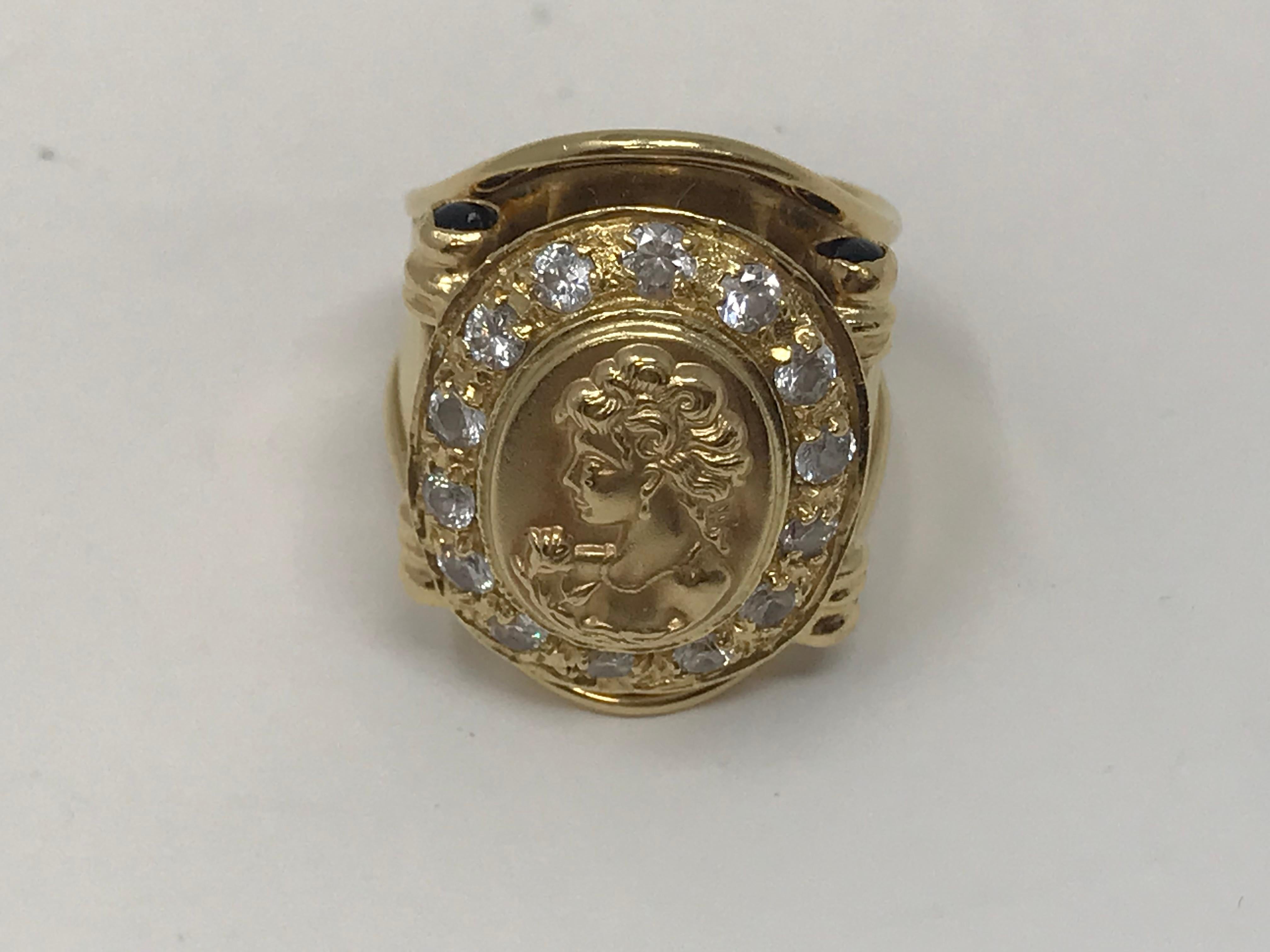 18K Yellow Gold Ring Cameo Woman Head with Stones In Good Condition For Sale In Montreal, QC