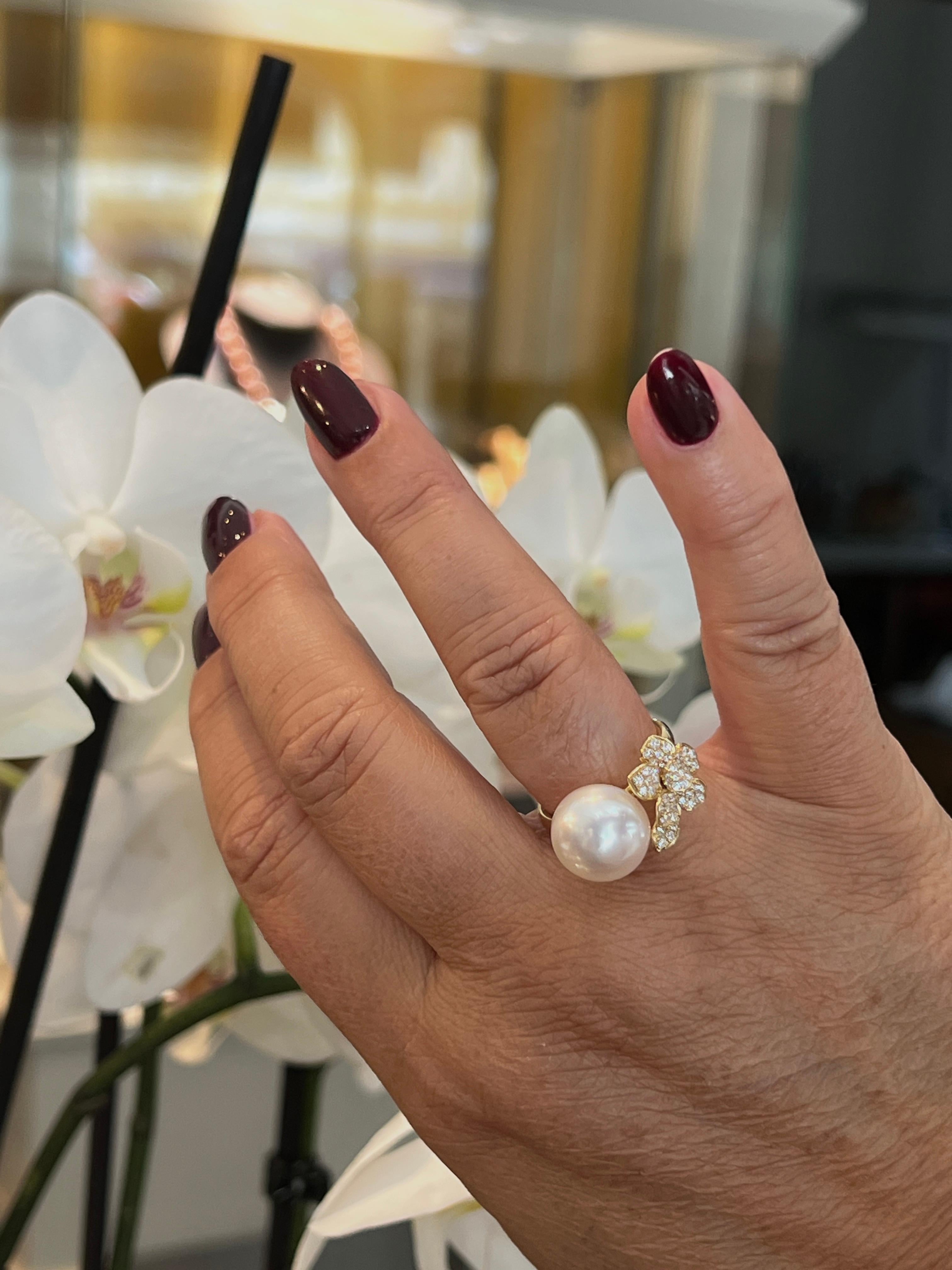 Moderne Bague en or jaune 18 carats avec perle de culture et diamants de 0,32 carat en vente