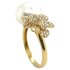 18K Yellow Gold Ring Cultured Pearl and 0.32 Carat Diamond