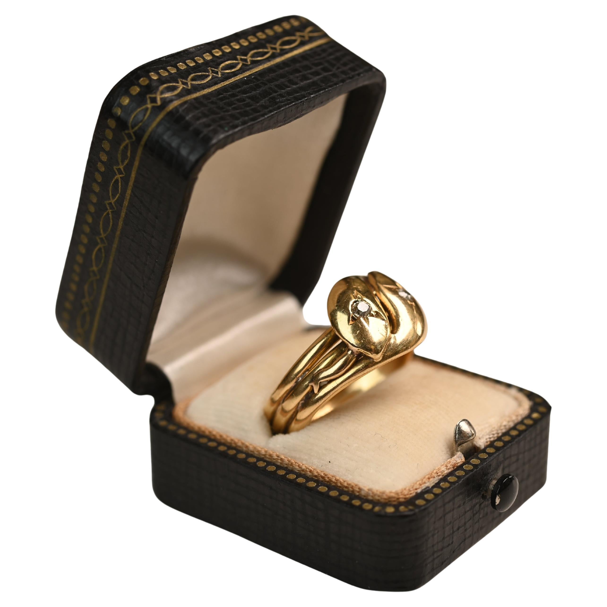 18k Yellow Gold Ring, Double Snake Head with Prong-Set Diamonds, Circa 1890 For Sale
