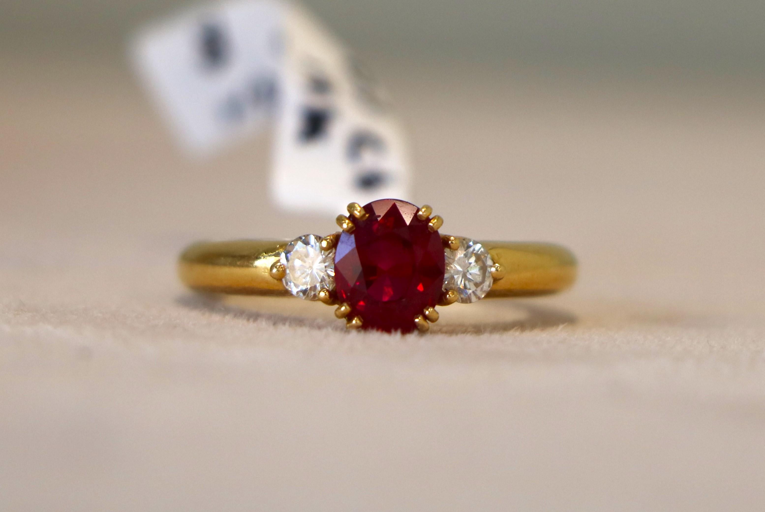 Ring aus 18 Karat Gelbgold, Edelstein und natürliche Diamanten im Zustand „Hervorragend“ im Angebot in Tel Aviv - Jaffa, IL