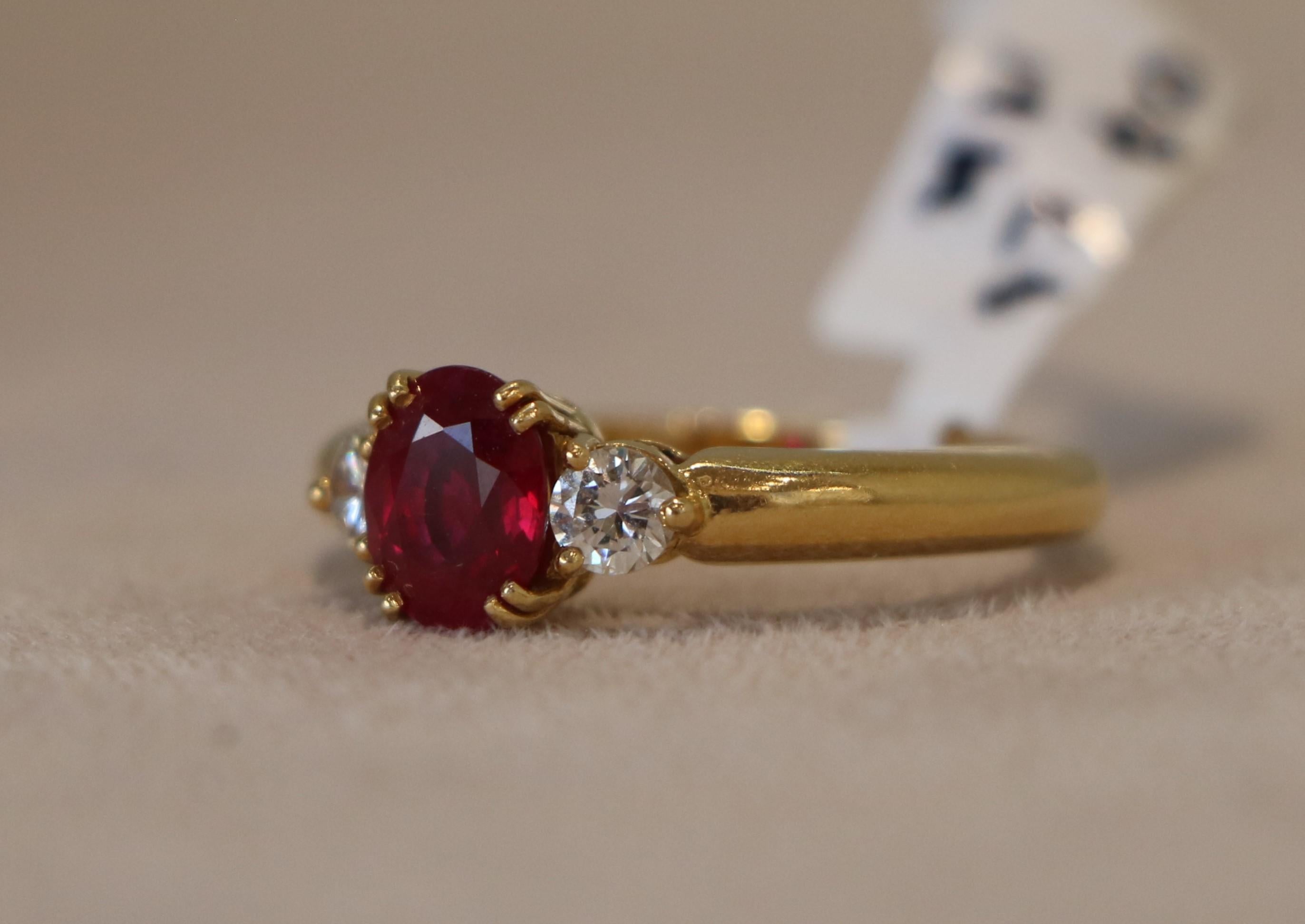 Ring aus 18 Karat Gelbgold, Edelstein und natürliche Diamanten im Angebot 3