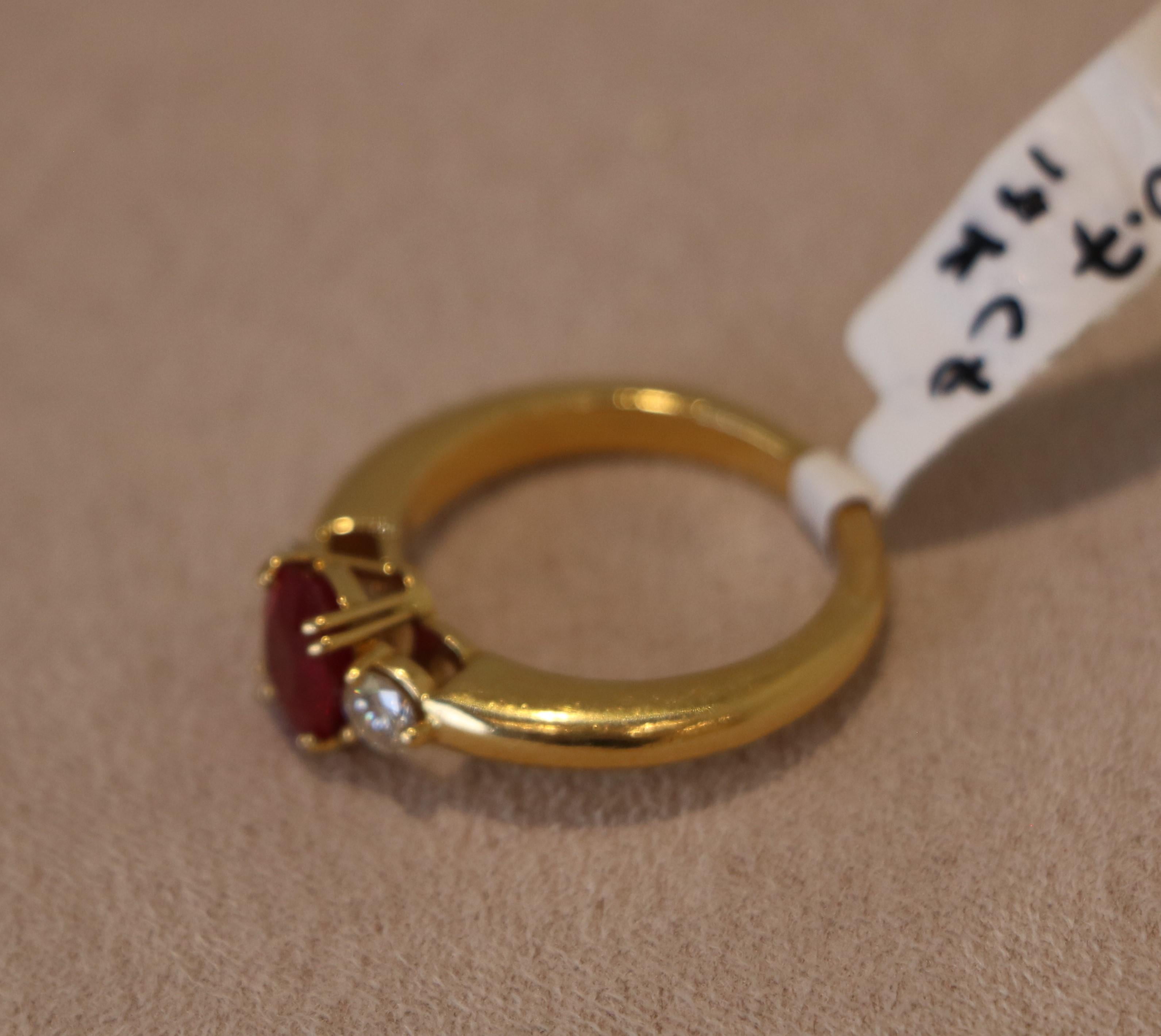 Ring aus 18 Karat Gelbgold, Edelstein und natürliche Diamanten im Angebot 4